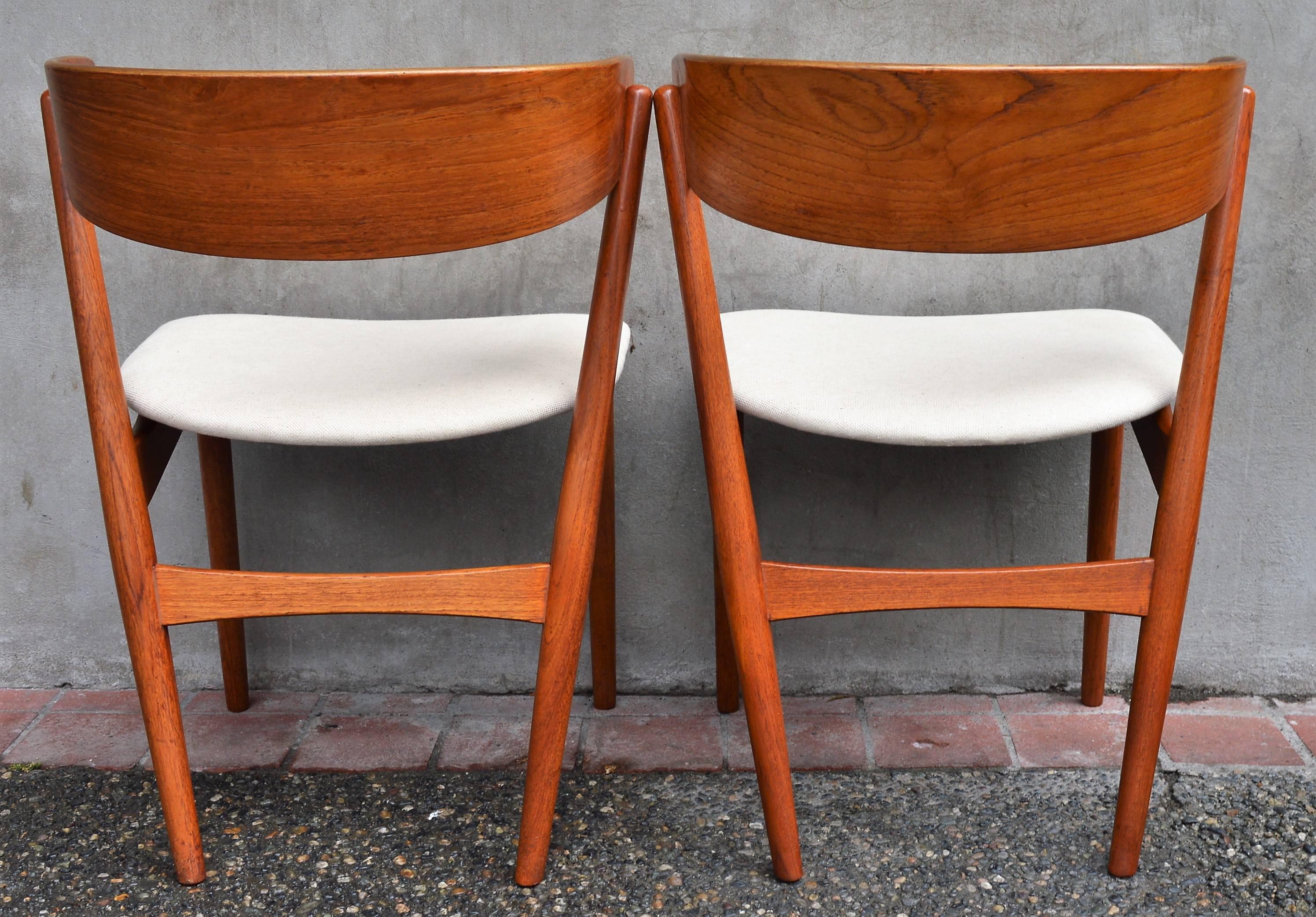 Set of Six Helge Sibast Teak Curved Back Dining Chairs Cream Linen Seats Denmark 1