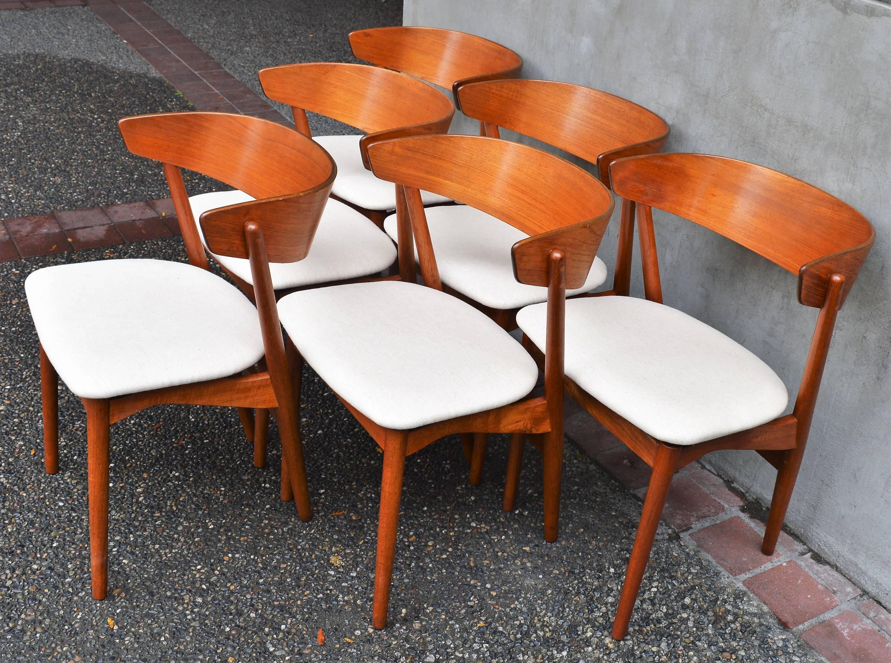 Mid-Century Modern Set of Six Helge Sibast Teak Curved Back Dining Chairs Cream Linen Seats Denmark