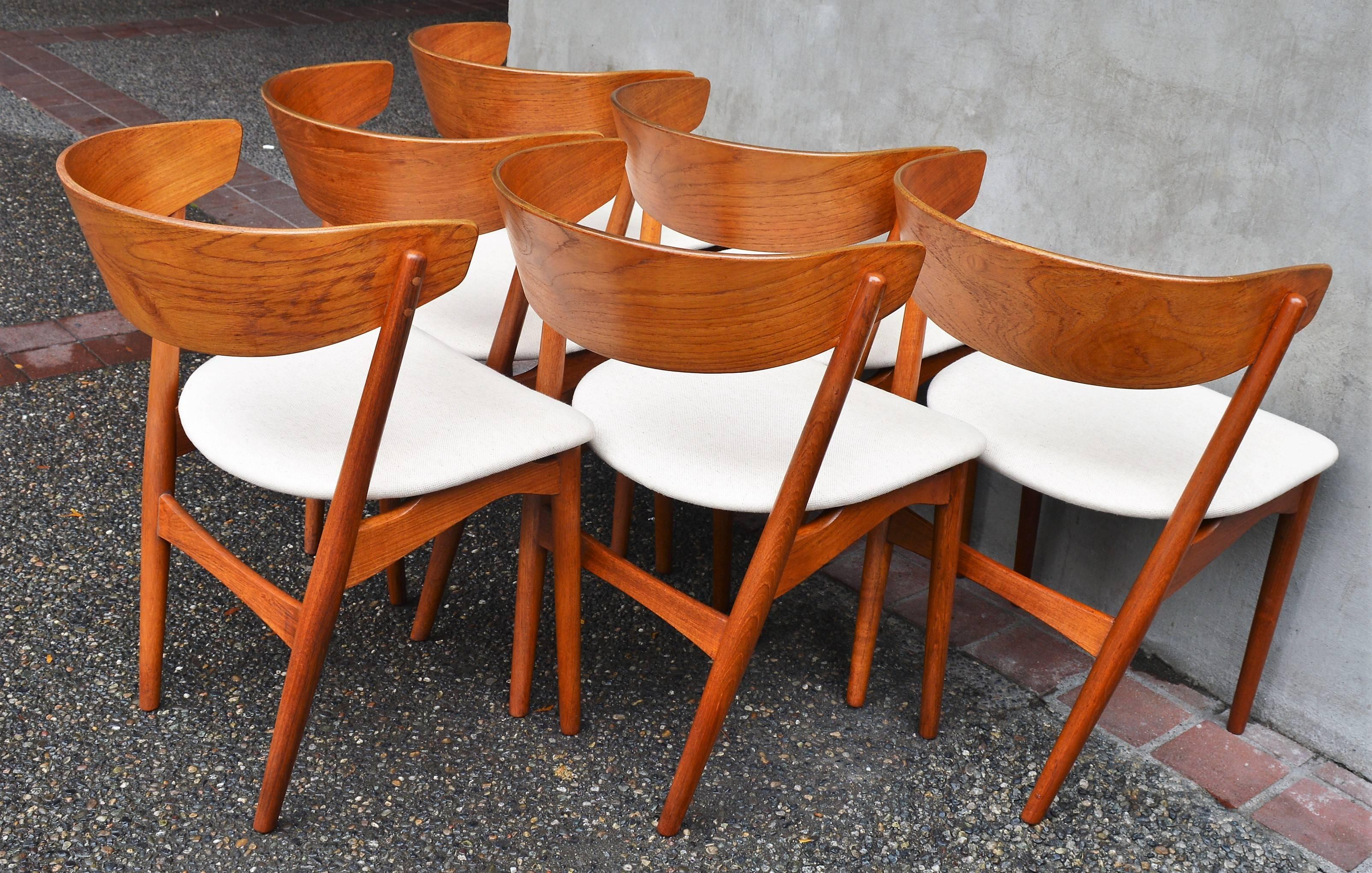 Mid-20th Century Set of Six Helge Sibast Teak Curved Back Dining Chairs Cream Linen Seats Denmark