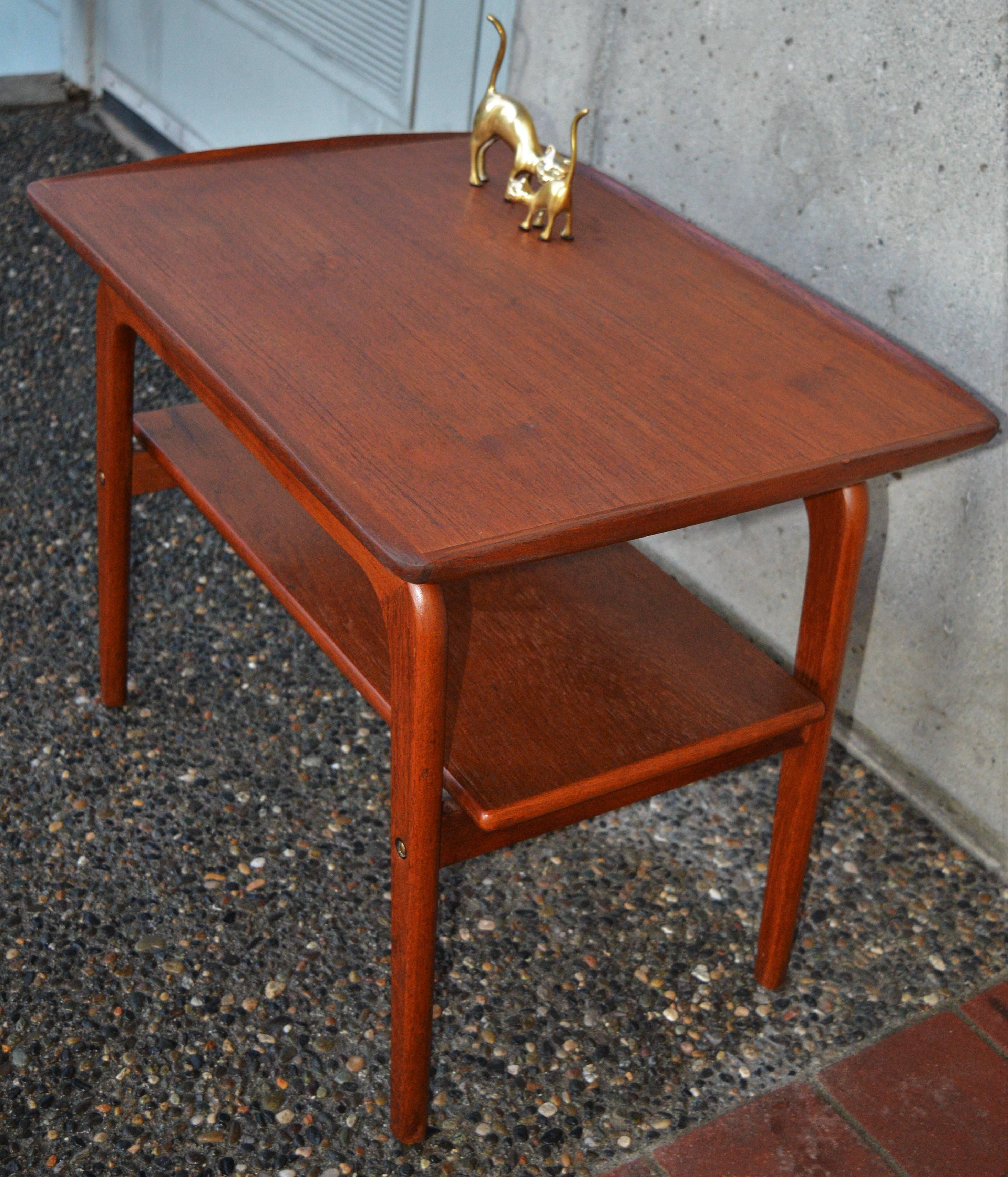 Teak Arne Hovmand-Olsen Floating Top Side Table with Flared Edges and Slab Shelf In Excellent Condition In New Westminster, British Columbia