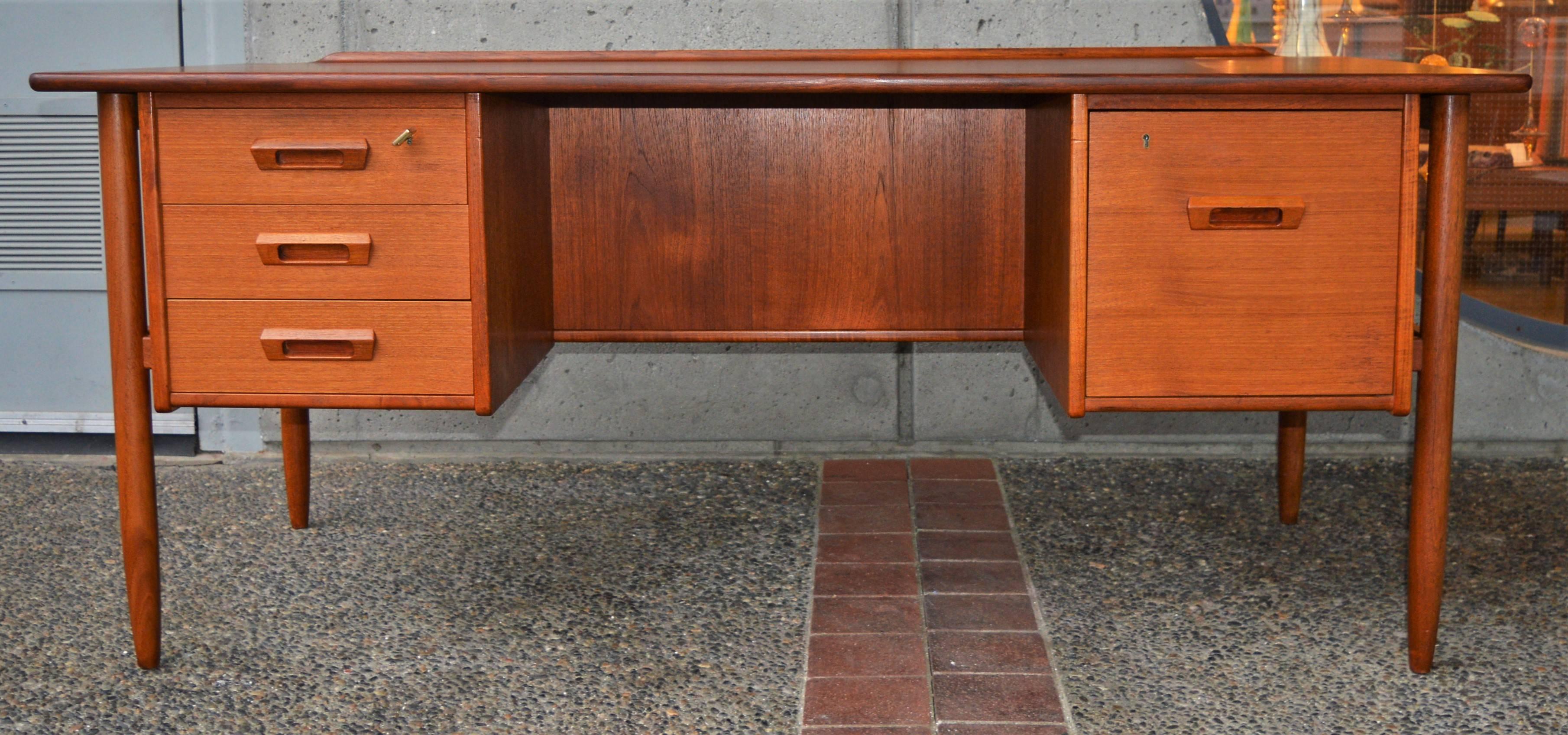 Teak Goran Strand/Lelangs Desk with Back Shelf & Bar - Denmark In Excellent Condition In New Westminster, British Columbia