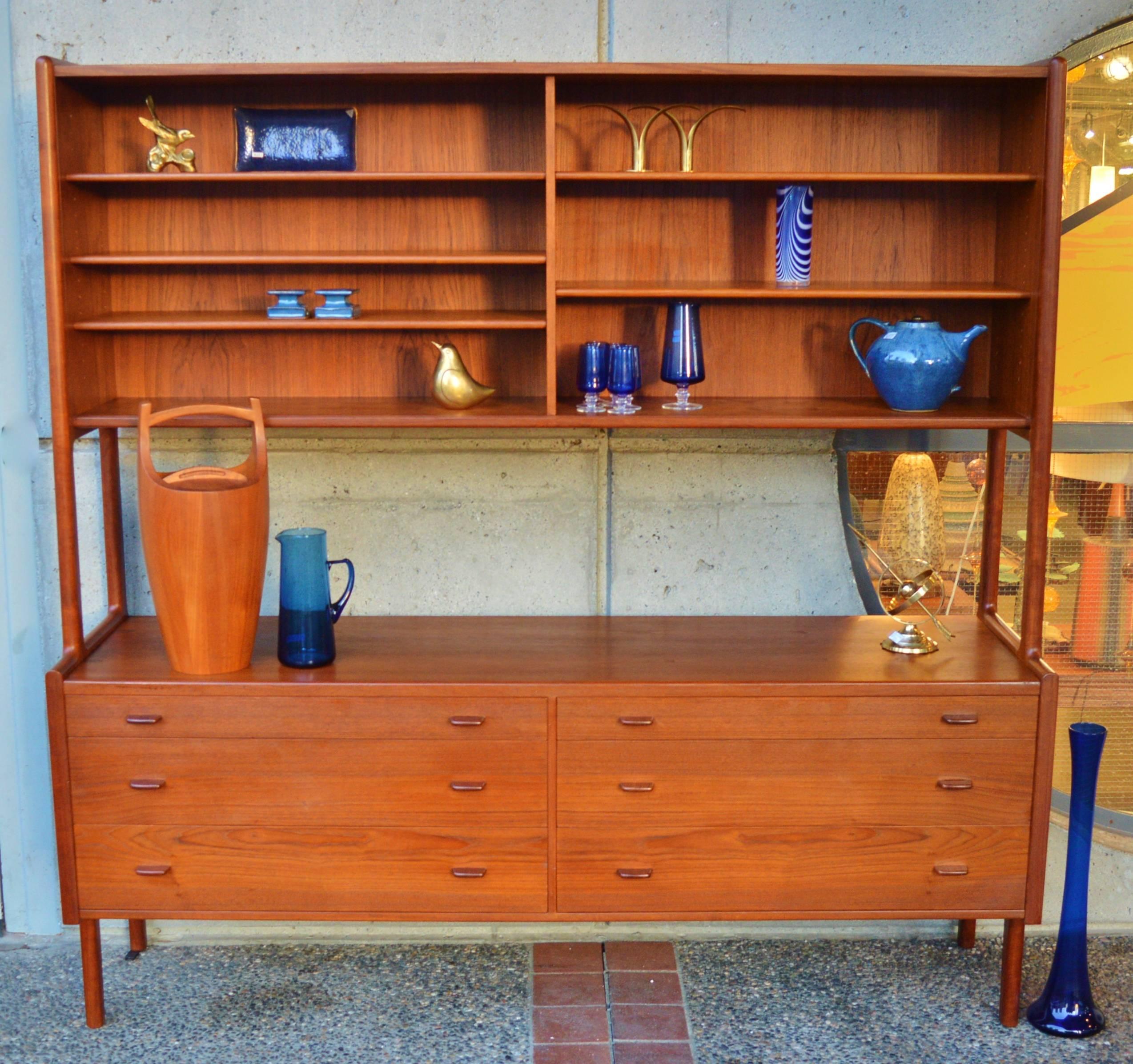 Hans Wegner for Ry Mobler Teak Credenza with Floating Hutch, 1956, Denmark In Excellent Condition In New Westminster, British Columbia