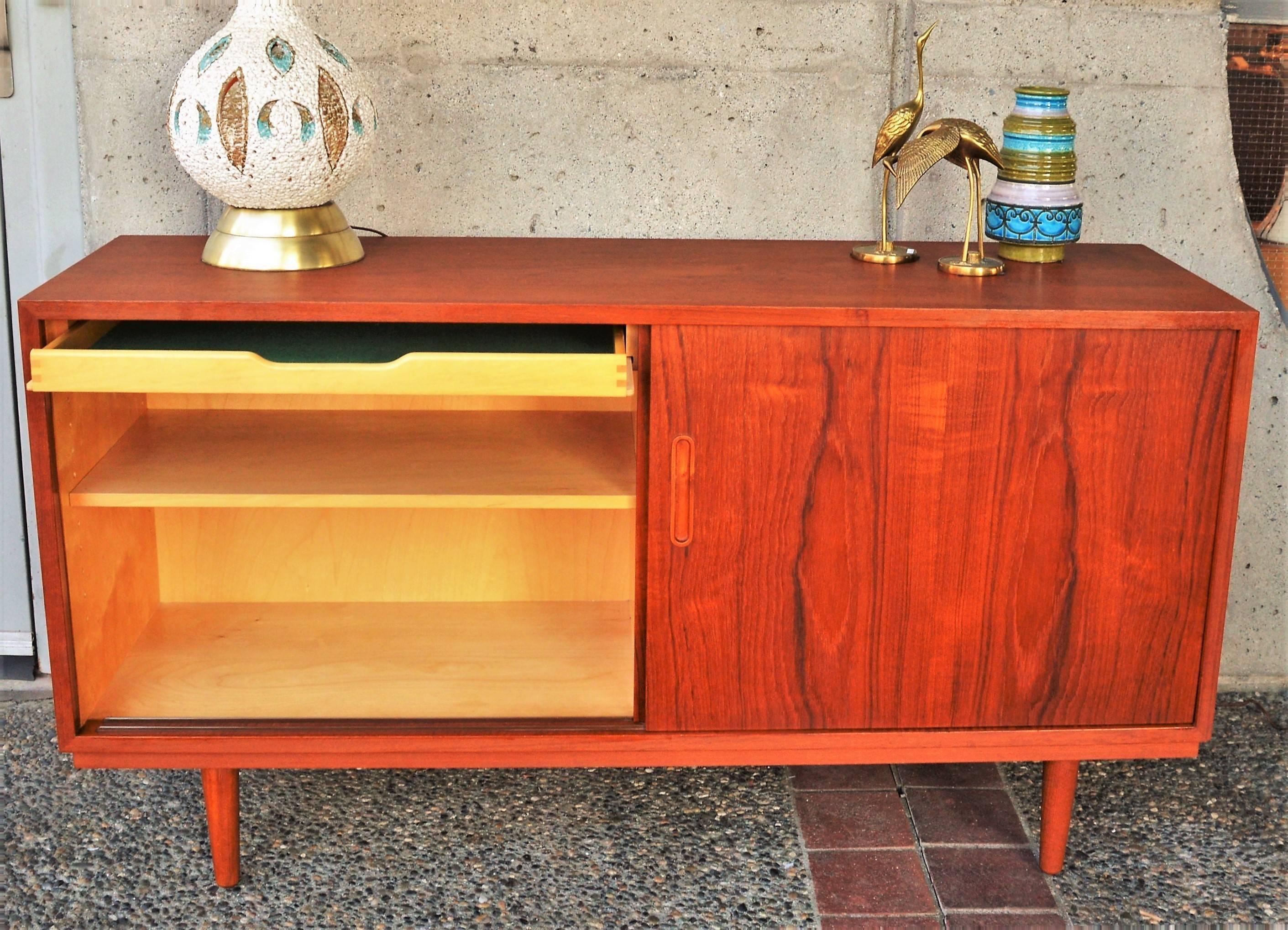 Poul Hundevad All Wood Teak and Birch Compact Credenza or Buffet In Excellent Condition In New Westminster, British Columbia