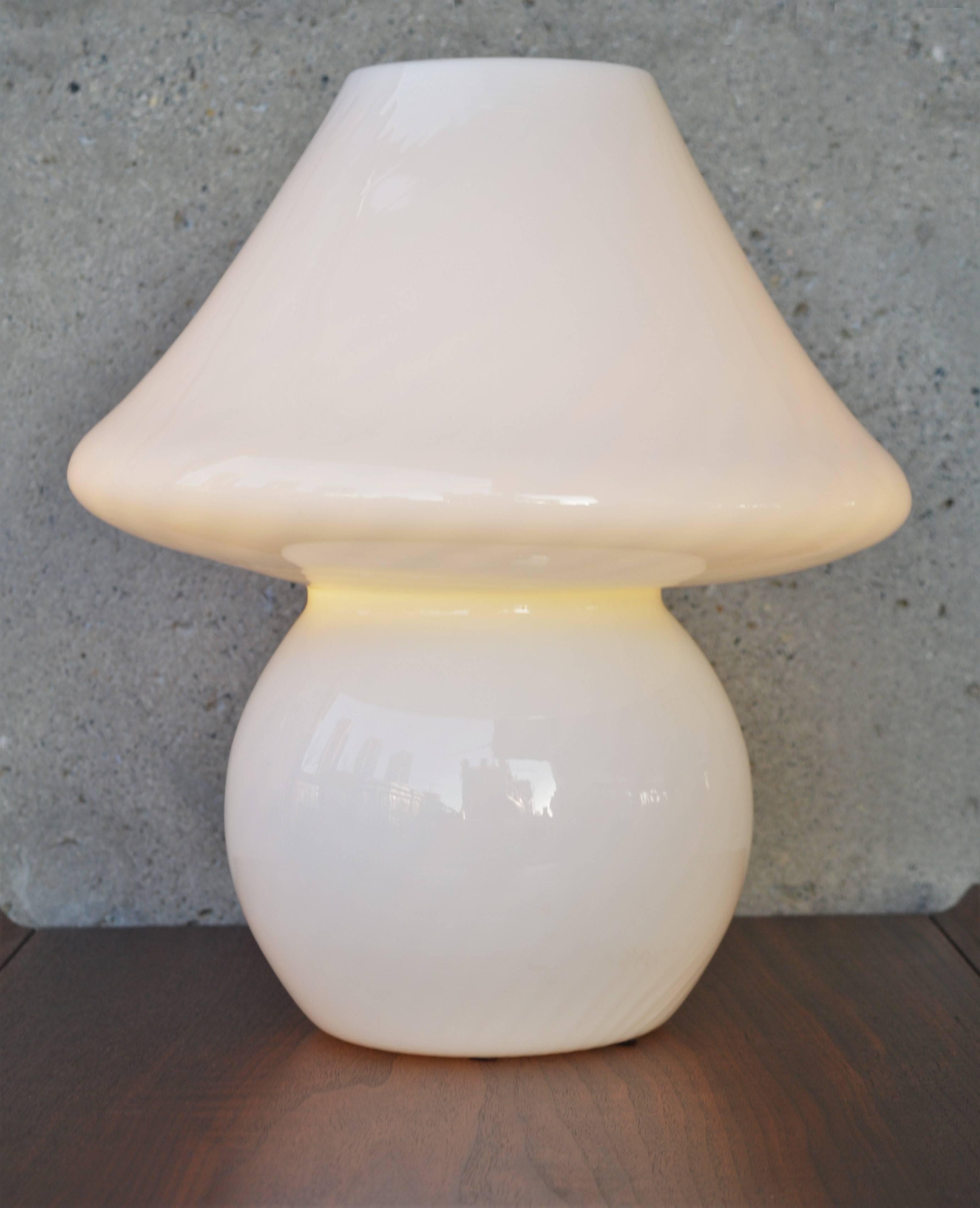 Large Murano Striated or Striped White Glass Mushroom Lamp or Light In Excellent Condition For Sale In New Westminster, British Columbia