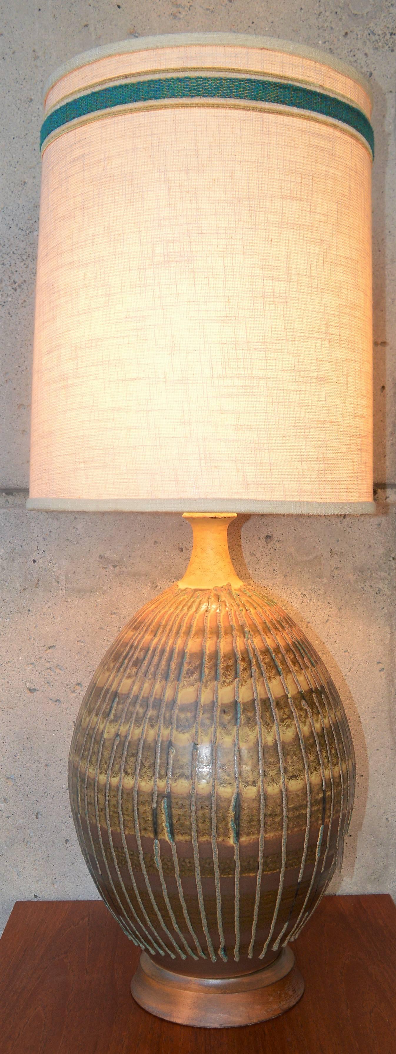 Large Impact Midcentury Ceramic Lamp in Gold or Turquoise For Sale 1