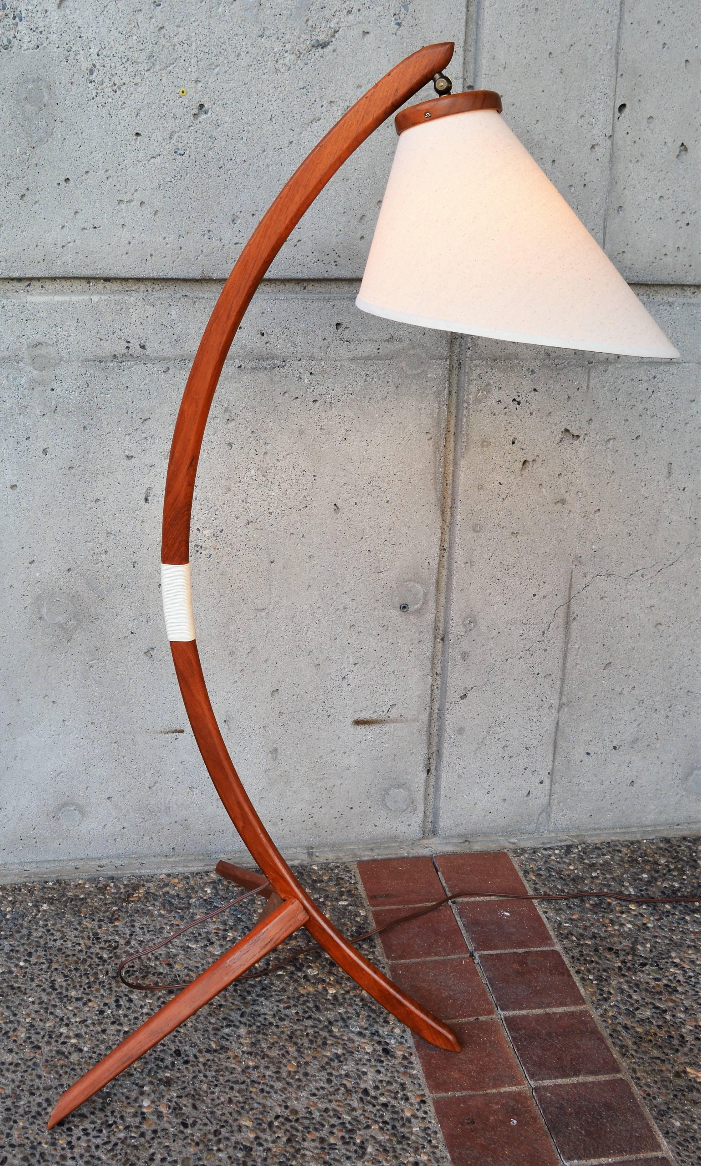Danish Teak Arc or Bow Tripod Floor Lamp with New Bonnet Shade, Rispal Style In Excellent Condition In New Westminster, British Columbia