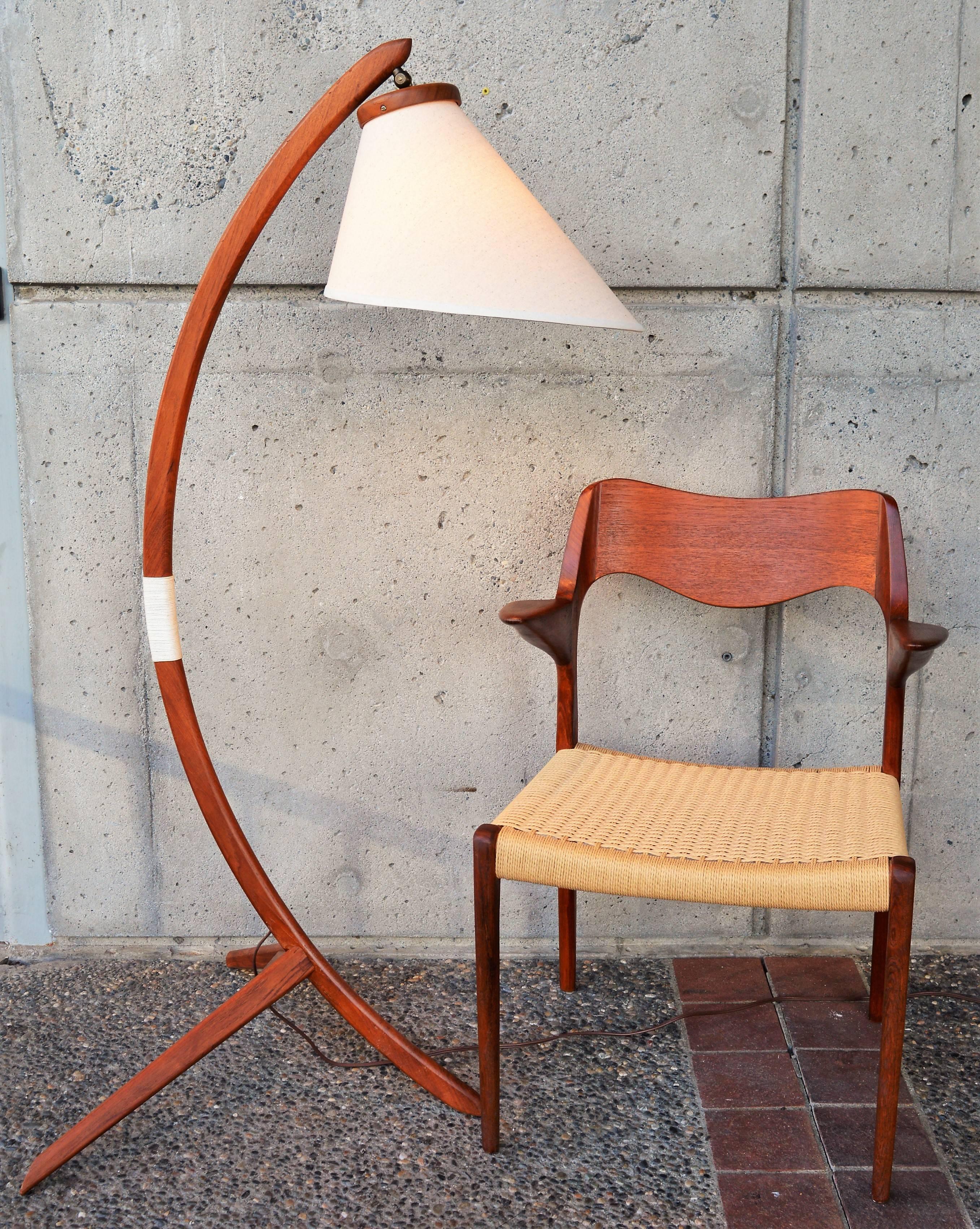 This iconic Danish modern teak floor lamp in the style of Rispal is so dramatic and a real scene stealer! In awesome condition and freshly oiled, the lamp is nick named the 
