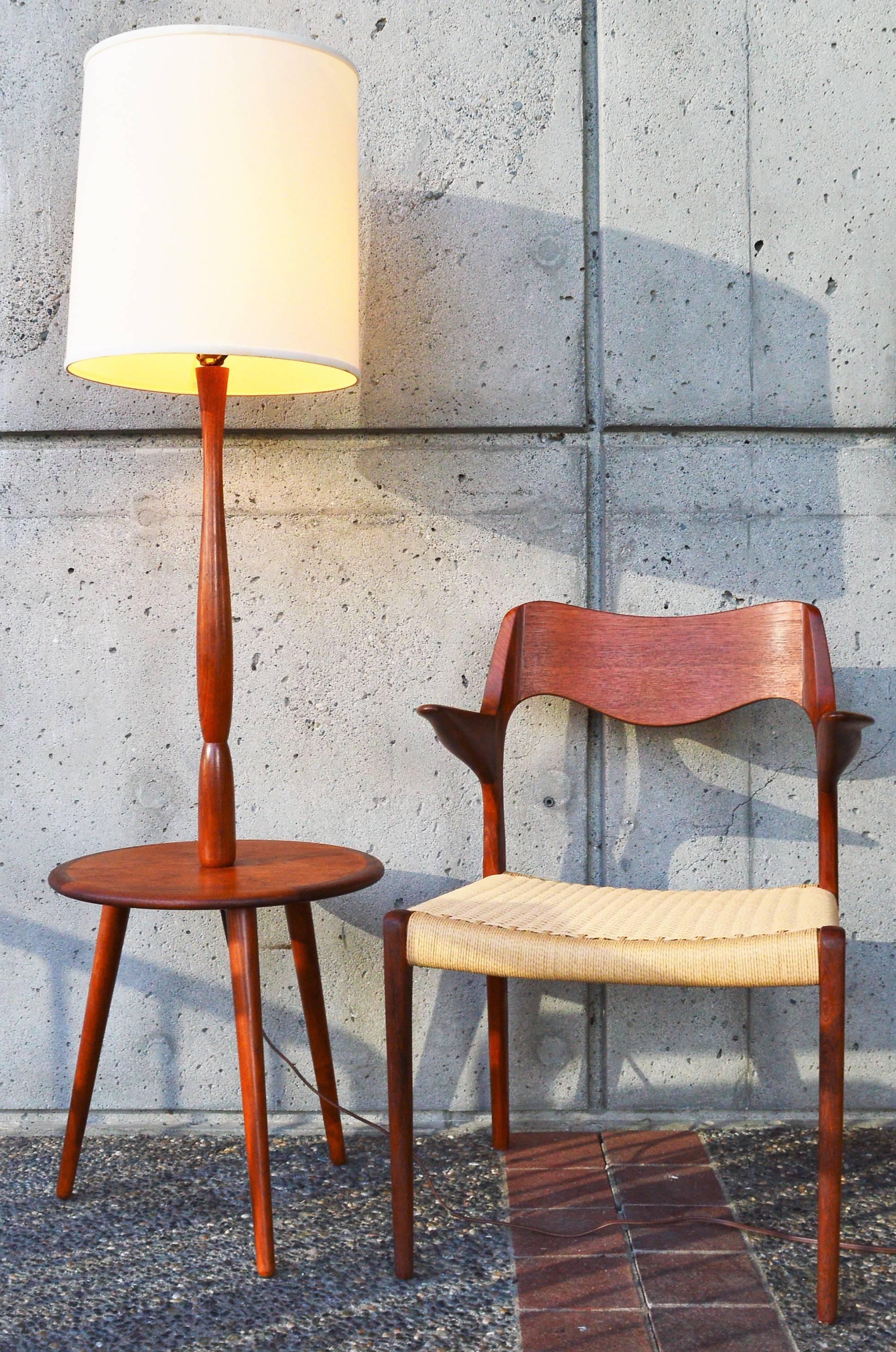 Danish Teak Tripod Floor Lamp with Round Side Table  In Excellent Condition In New Westminster, British Columbia