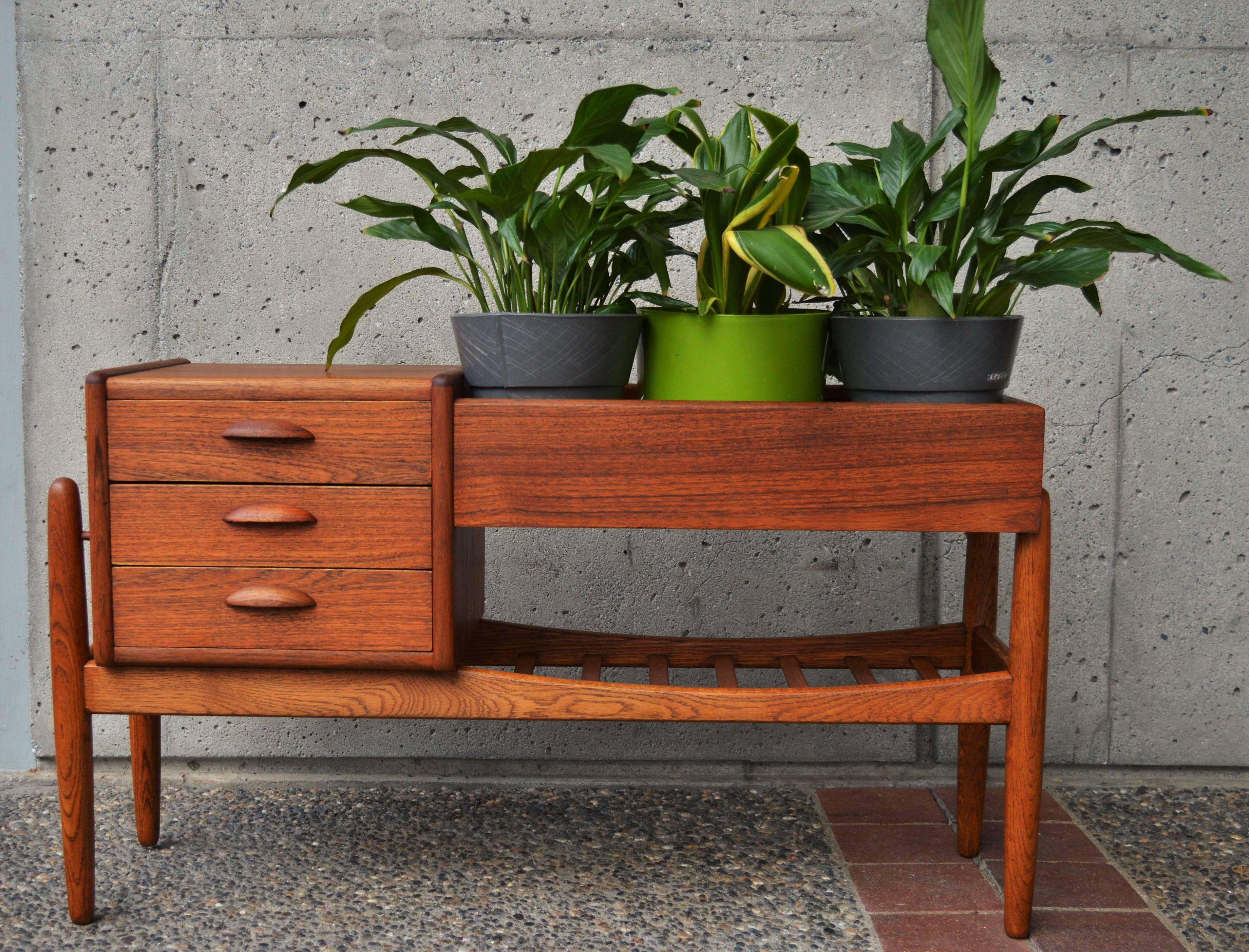 This is an awesome Danish Modern teak planter or room divider combo with a lower slat shelf attributed to Arne Wahl Iversen. This piece is the ideal unit to create your entry way/vestibule, as it is beautifully finished on all sides. Simply put this
