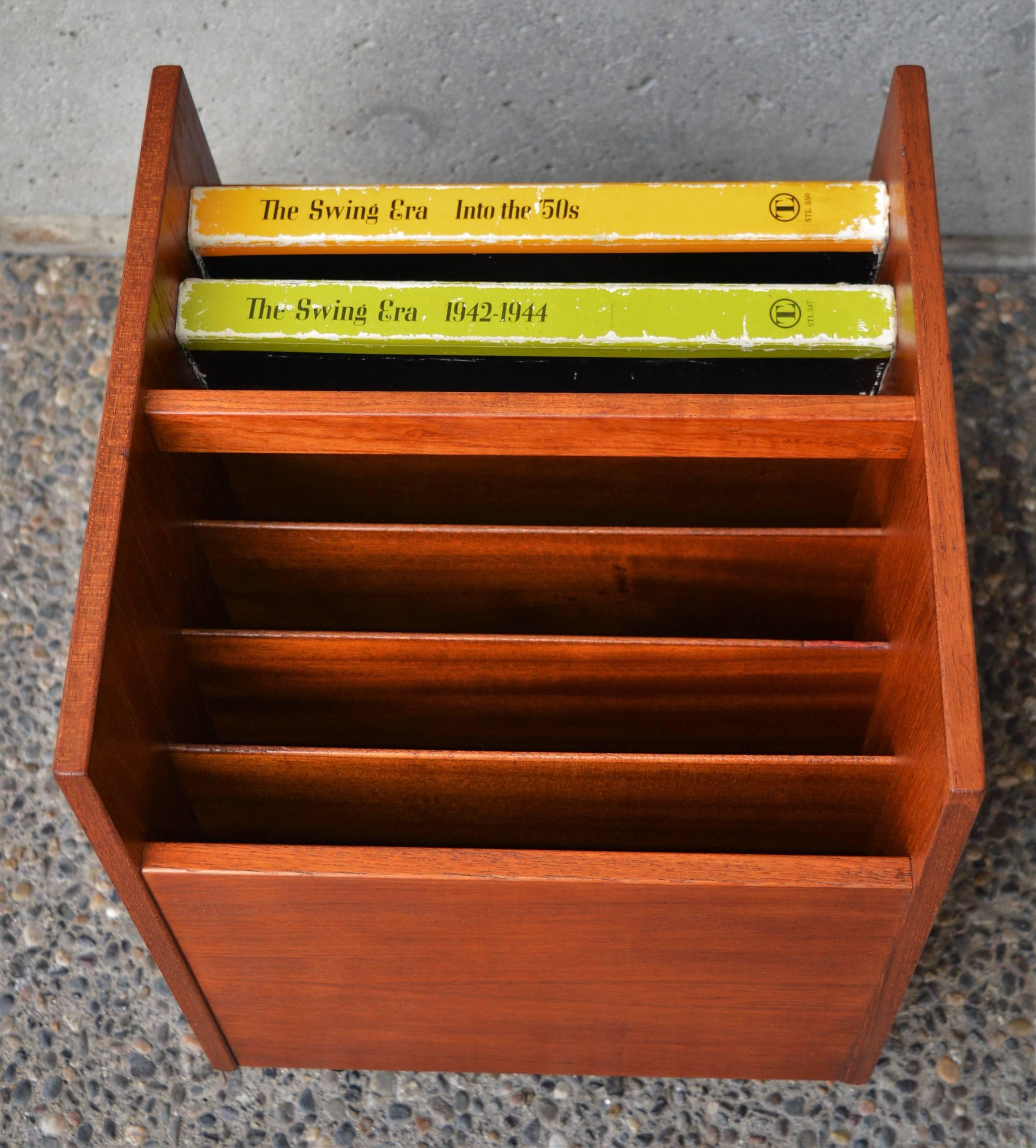 Bruksbo Teak LP, Vinyl or Magazine Cart with Trapezoidal Sides, Handle & Casters In Excellent Condition In New Westminster, British Columbia