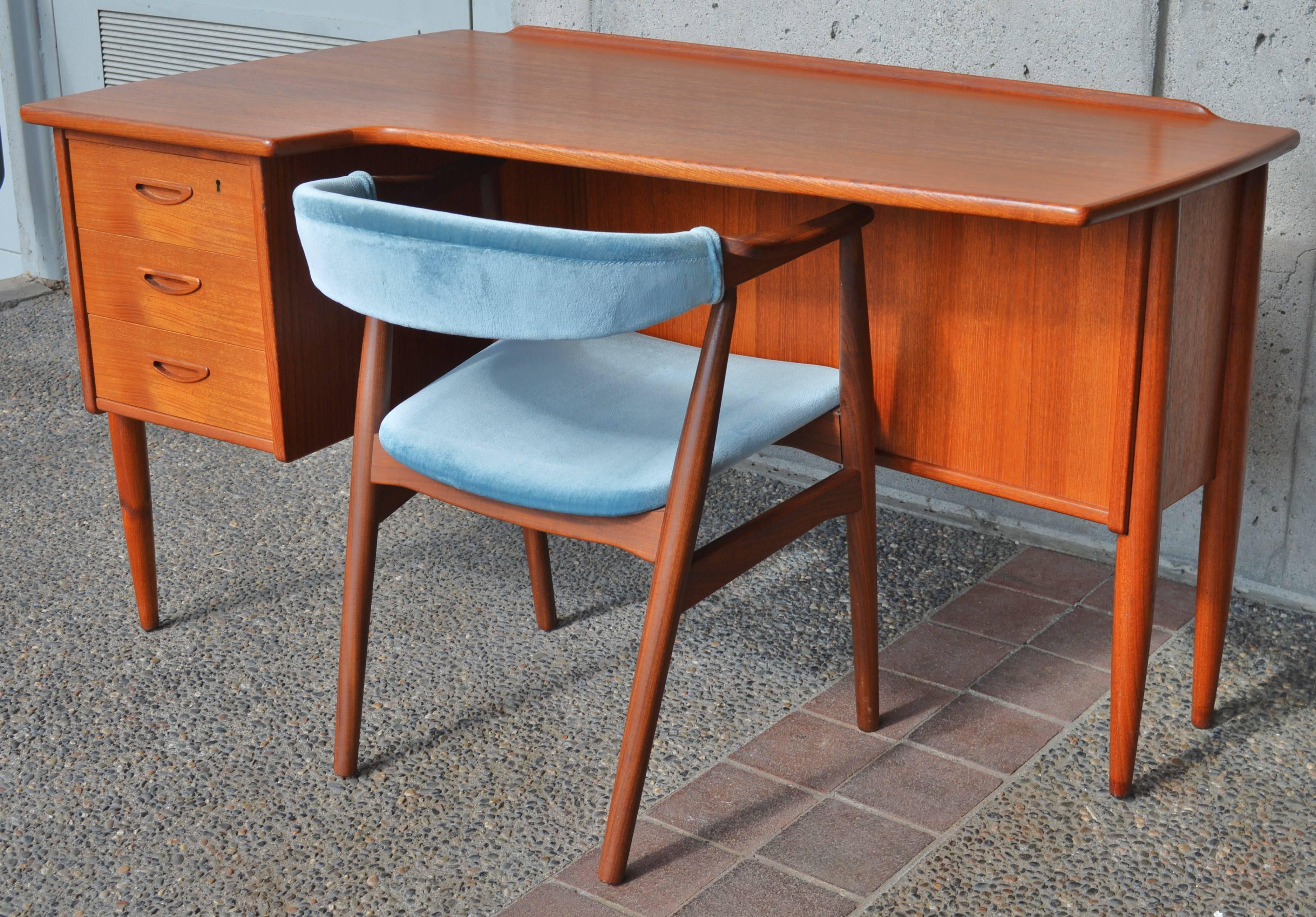 This impeccable and rare Danish modern teak desk is top quality with all hardwood construction and was designed by Goran Strand for Lelangs, Sweden. With the unique paisley shape, this desk provides plenty of work space while claiming a modest