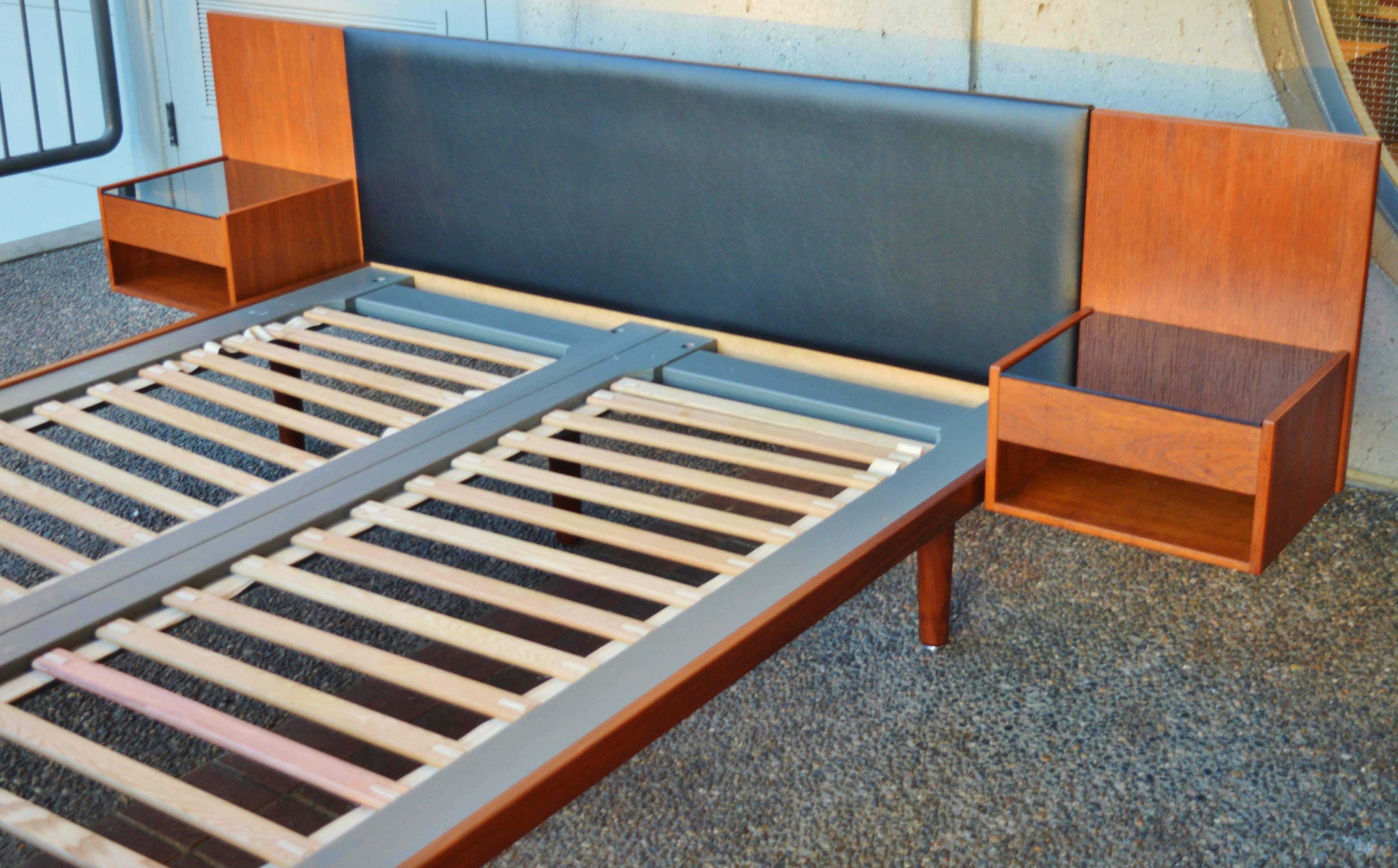 Mid-20th Century Impeccable Hans Wegner Teak Queen Size Platform Bed