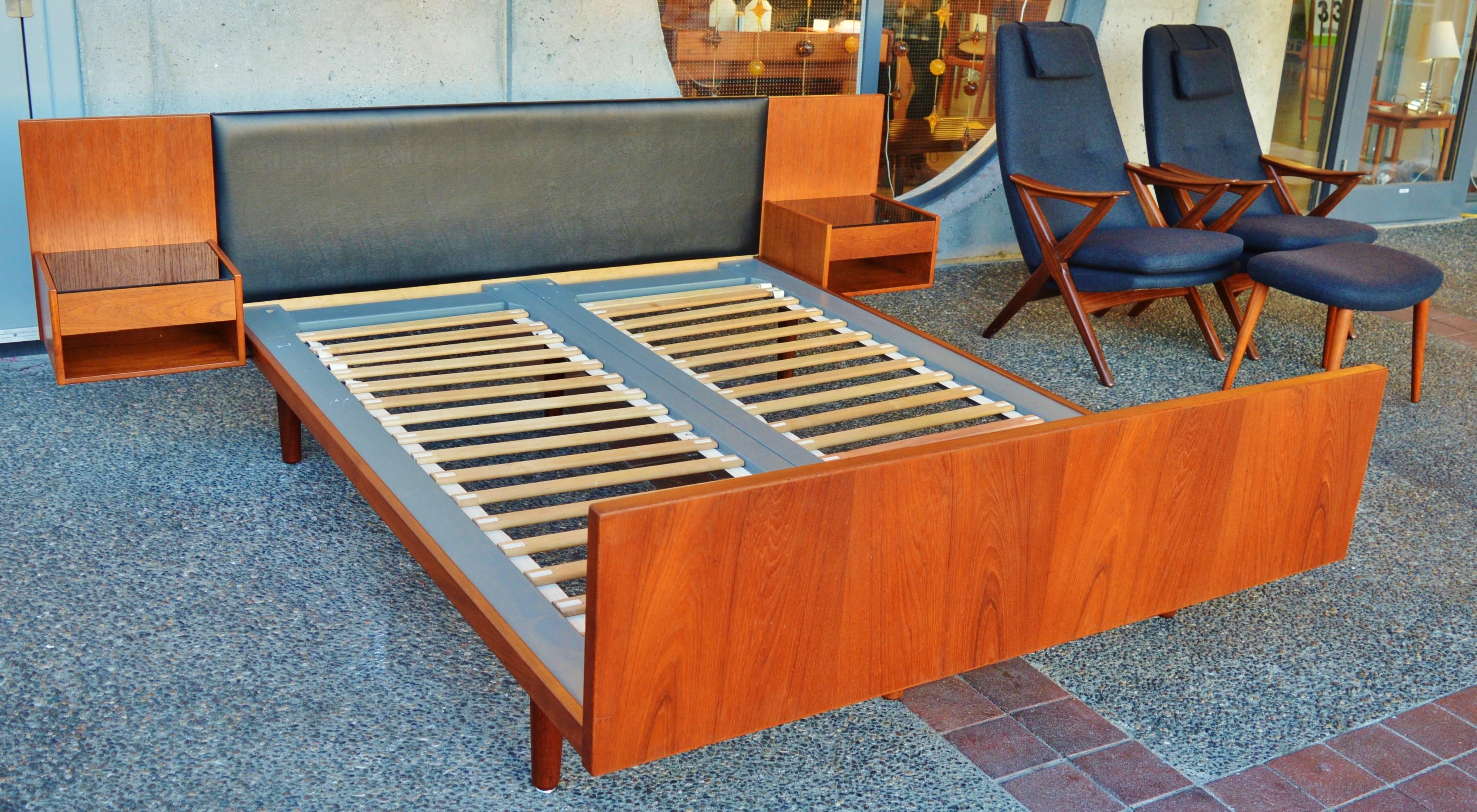 Impeccable Hans Wegner Teak Queen Size Platform Bed In Excellent Condition In New Westminster, British Columbia