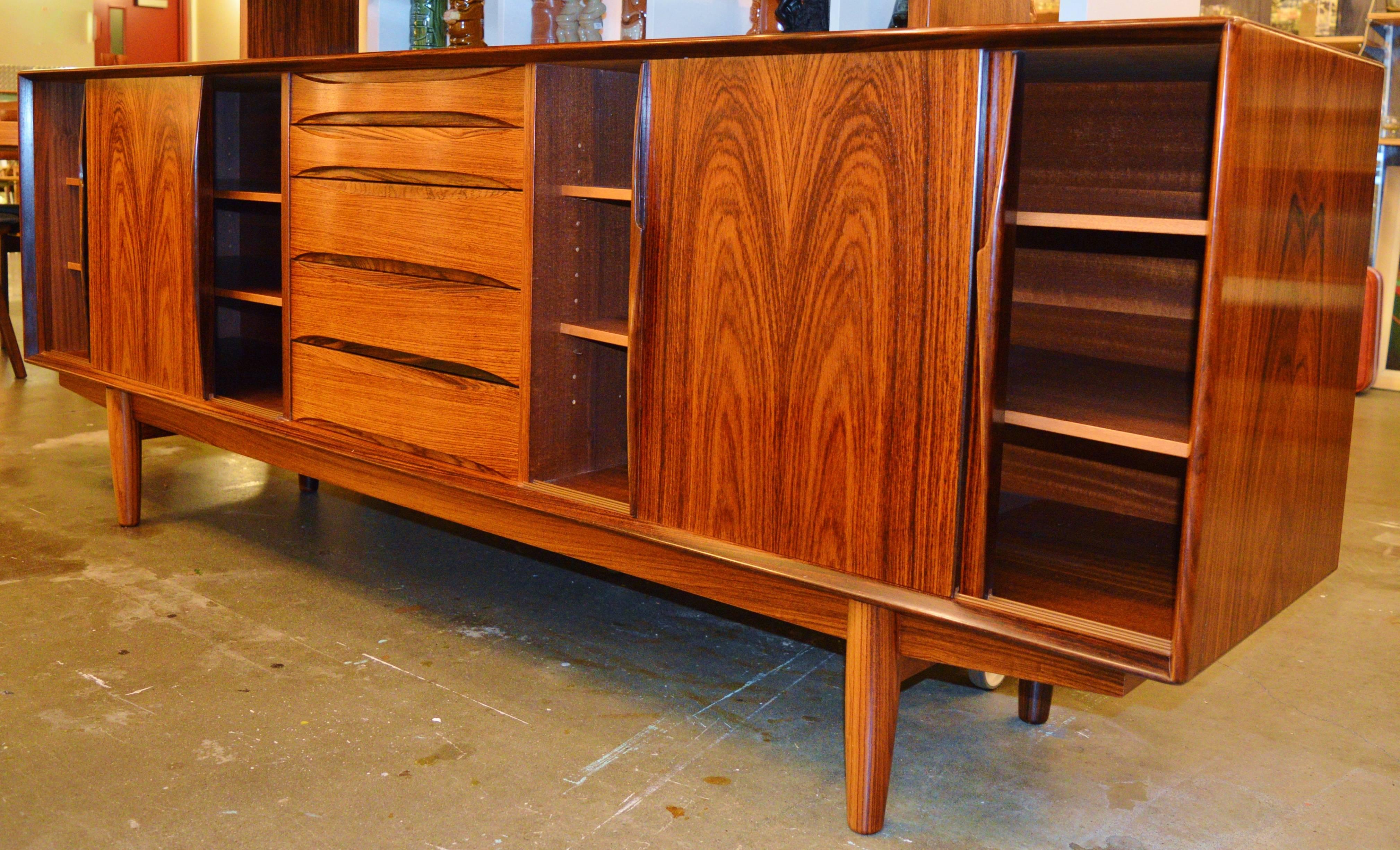 Danish Stunning Rosewood Buffet and Hutch in the style of Arne Vodder