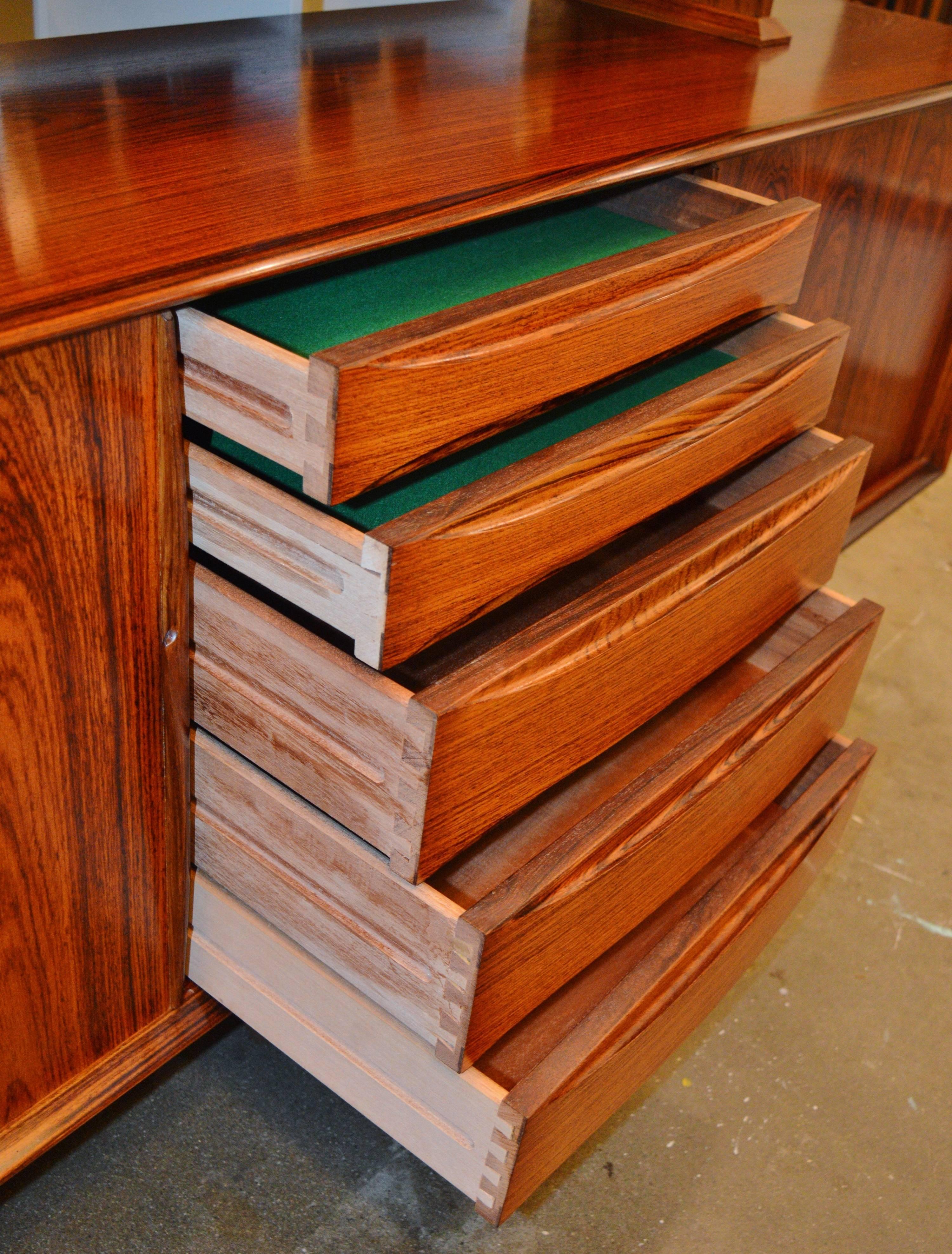 20th Century Stunning Rosewood Buffet and Hutch in the style of Arne Vodder