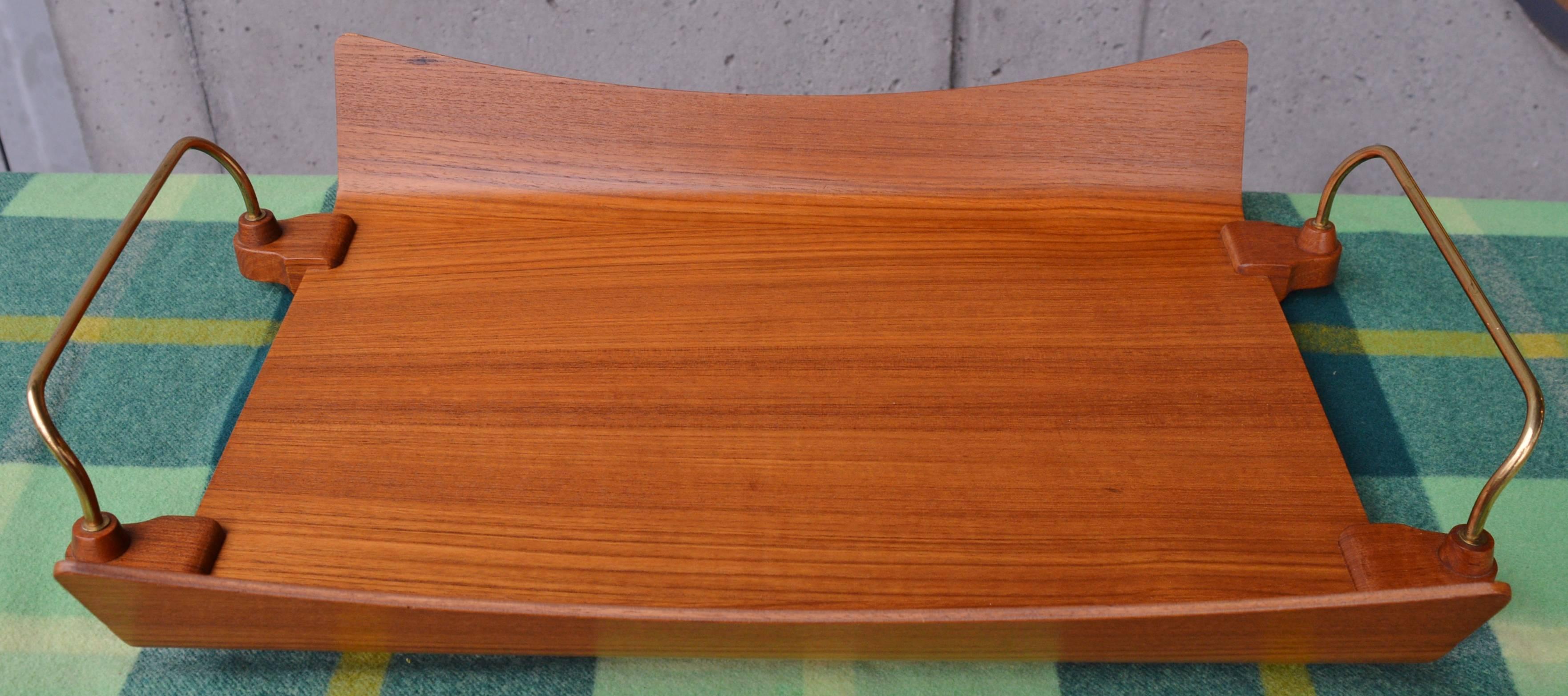 Large Bentply Teak and Brass Tray In Excellent Condition For Sale In New Westminster, British Columbia