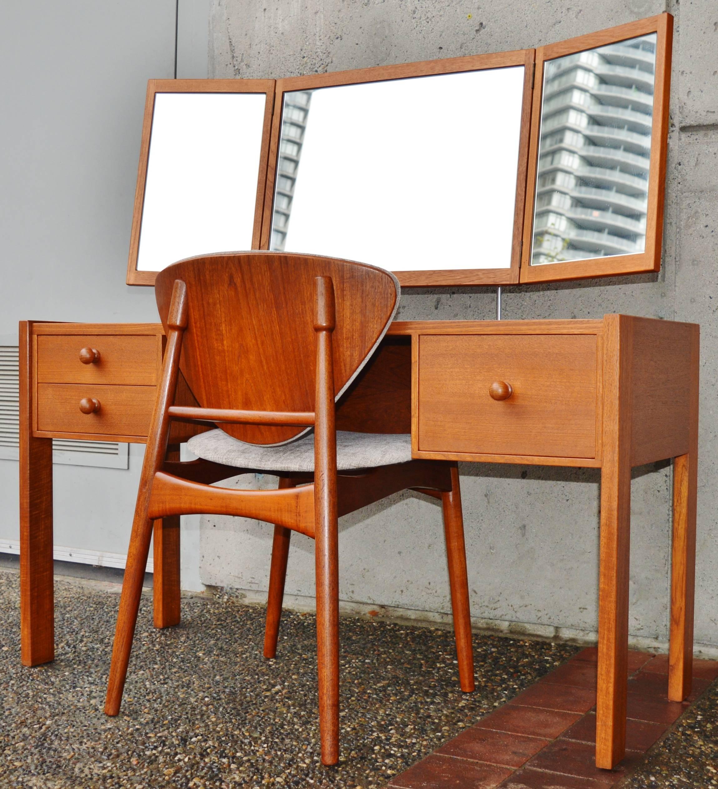 This rare Danish Modern teak architectural vanity was designed by Aksel Kjersgaard for Odder in the 1960s. Featuring quality construction with 3 drawers with birch frame construction and dovetail joins, finished with lovely sculptural teak knobs.
