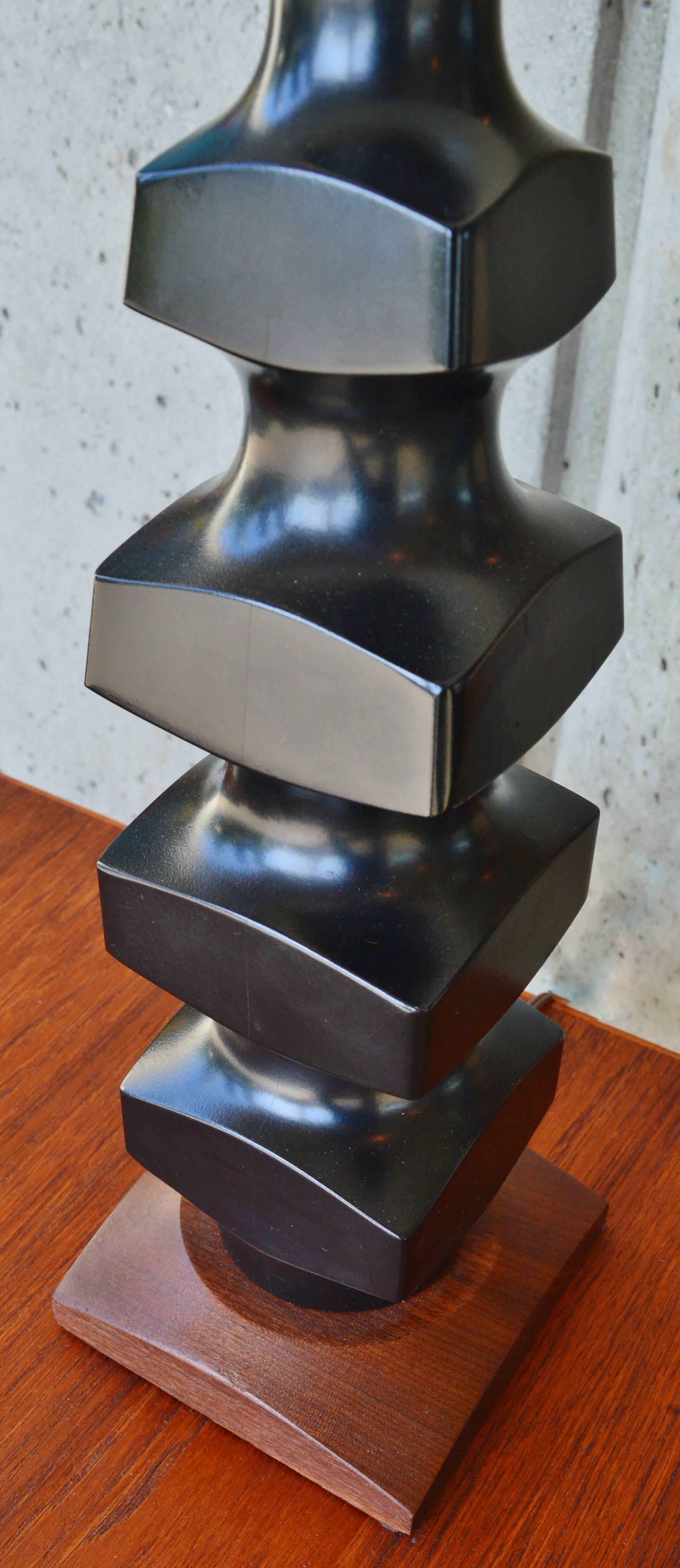 Mid-20th Century Architectural Faceted Geometric Stacked Black and Walnut Table Lamp For Sale