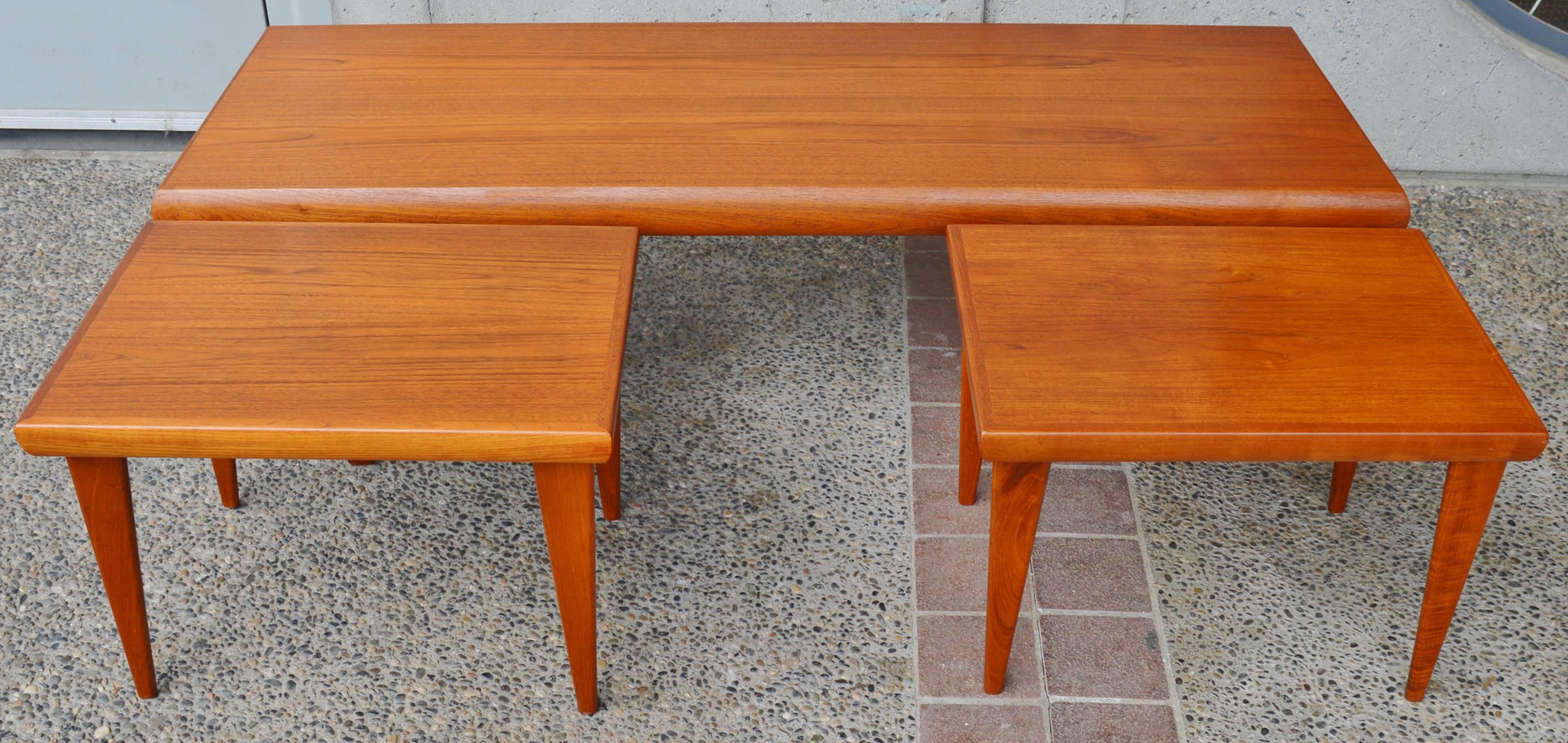 Rare Johannes Andersen Danish Teak Coffee Table and Two Nesting Side Table Set In Excellent Condition In New Westminster, British Columbia