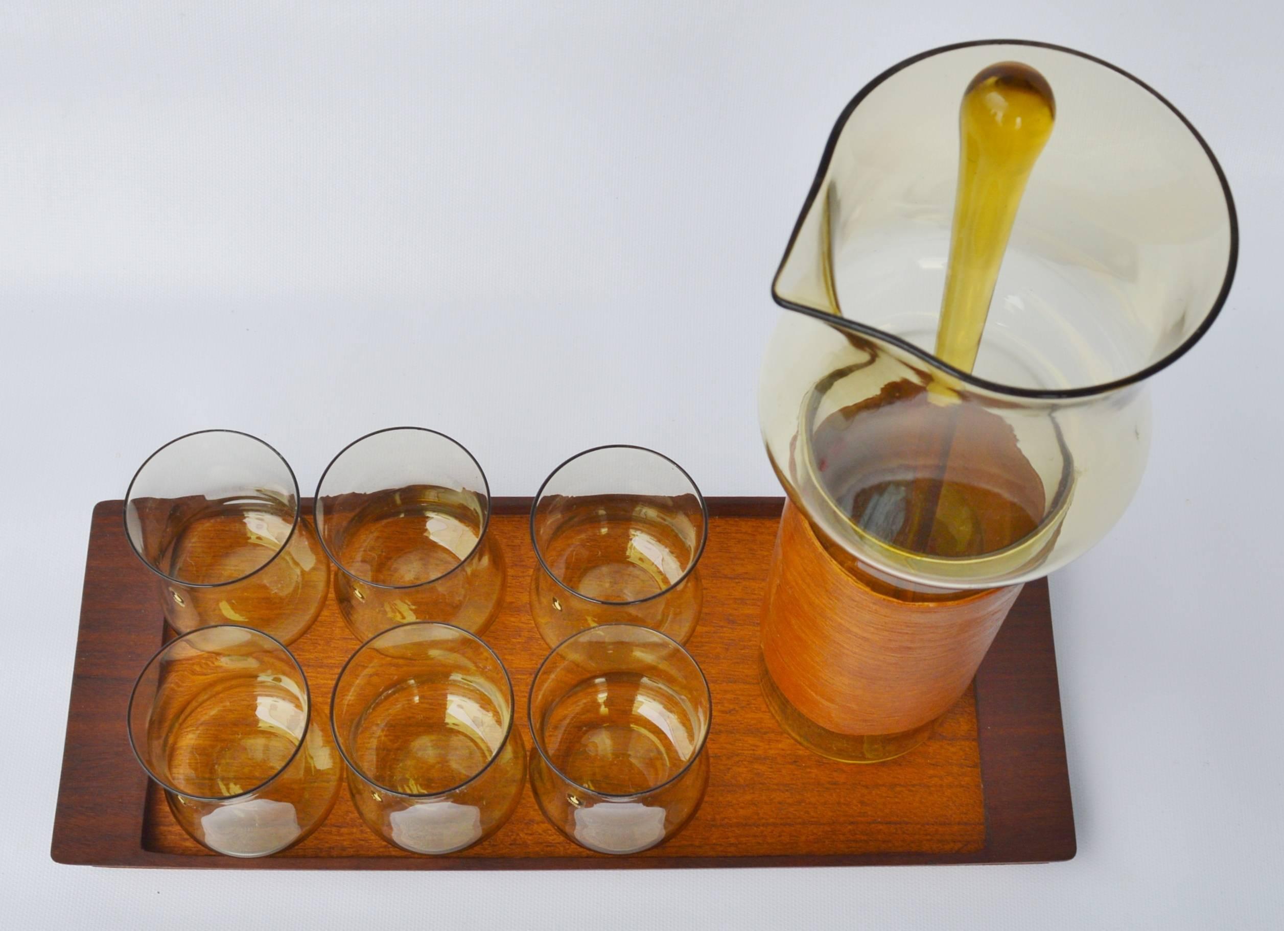Mid-Century Modern Goran Warff Pukeberg Amber Glass Pitcher & Six Glasses, Stir Stick & Teak Tray For Sale