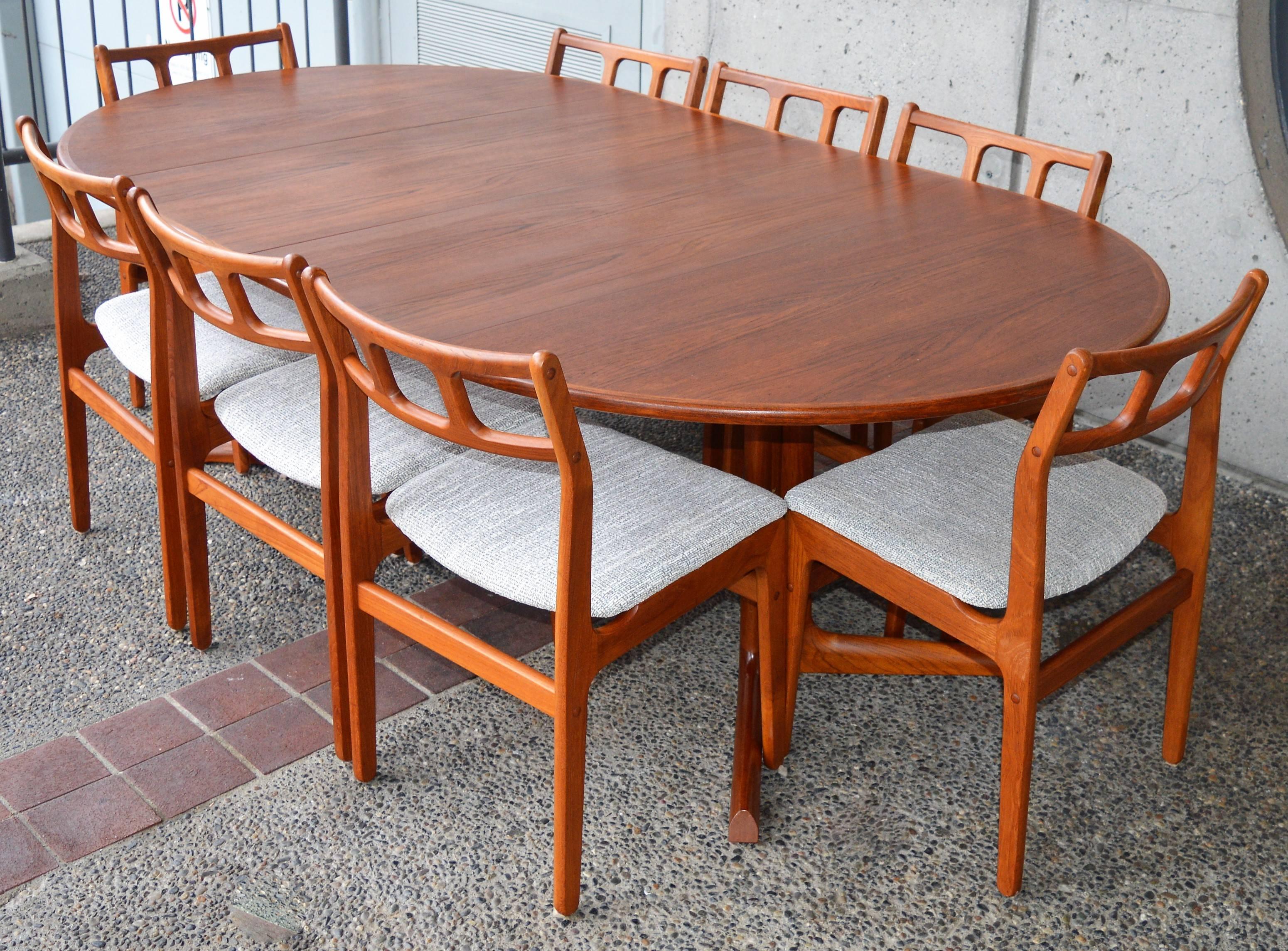 Danish No Moller for Gudme Teak Round Two-Leaf Dining Table with Pedestal Base 2