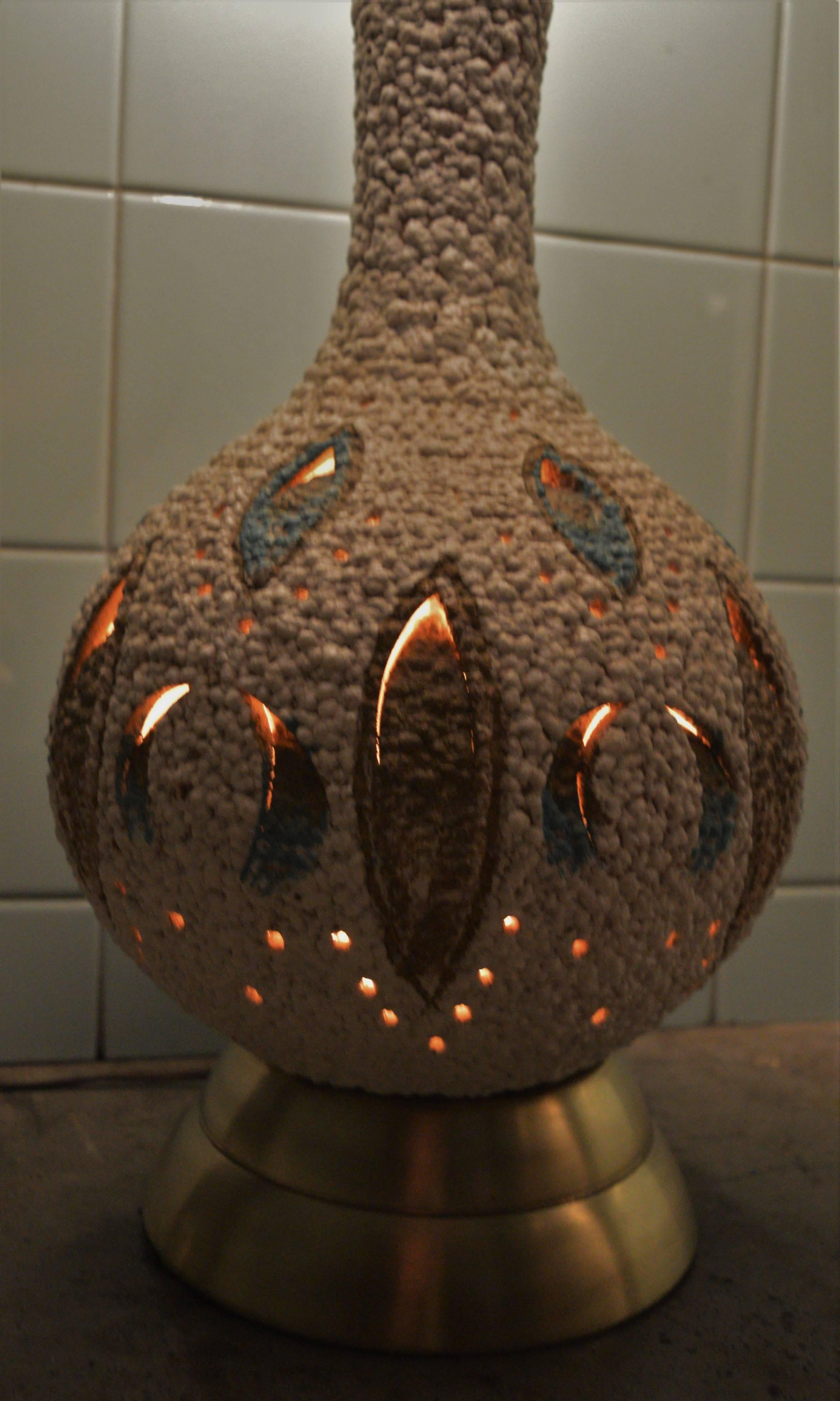 Mid-Century Modern Textured Ceramic Lamp with Leaf Cut-Outs and Lit Base For Sale 1