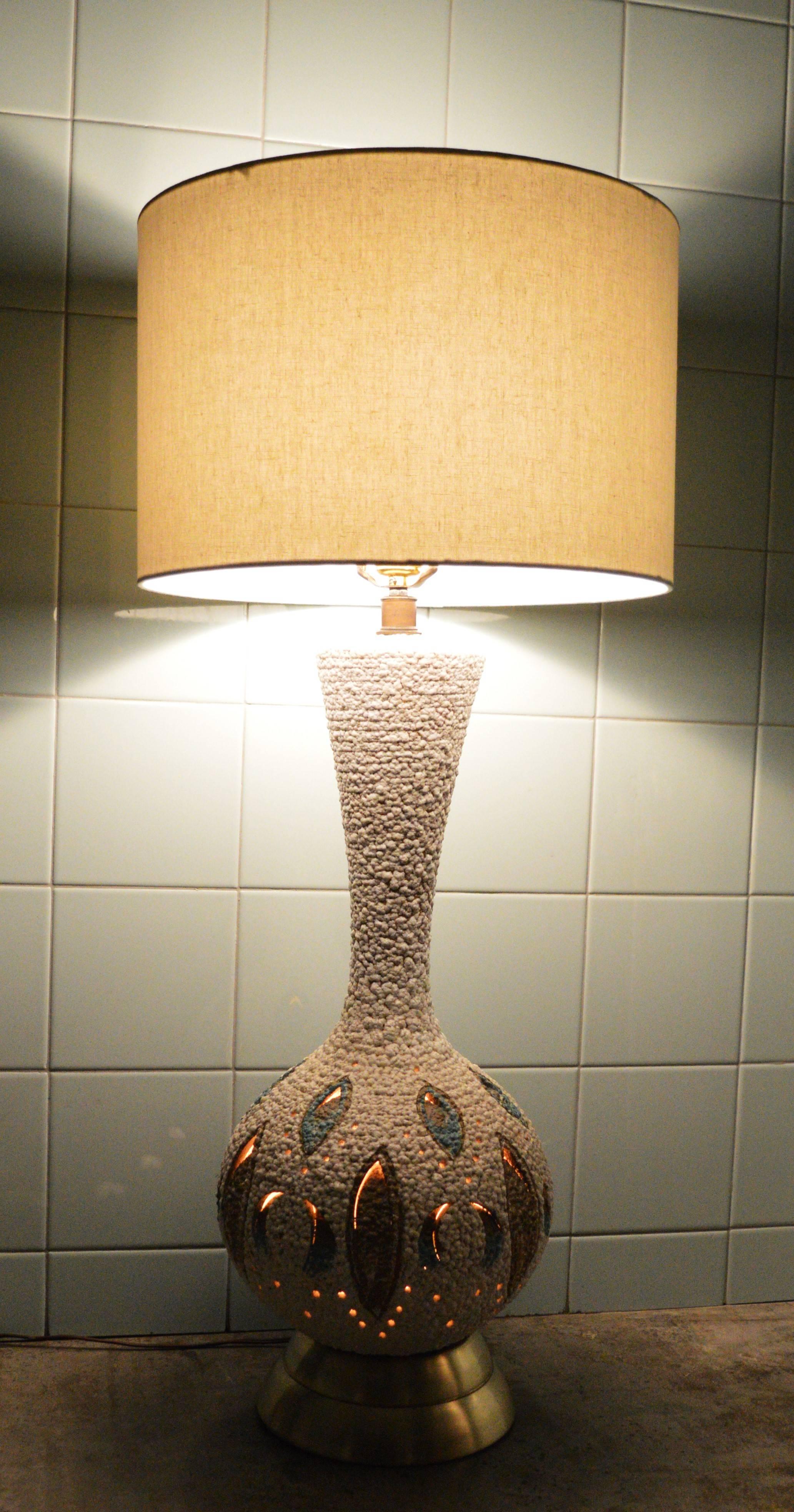 Mid-20th Century Mid-Century Modern Textured Ceramic Lamp with Leaf Cut-Outs and Lit Base For Sale