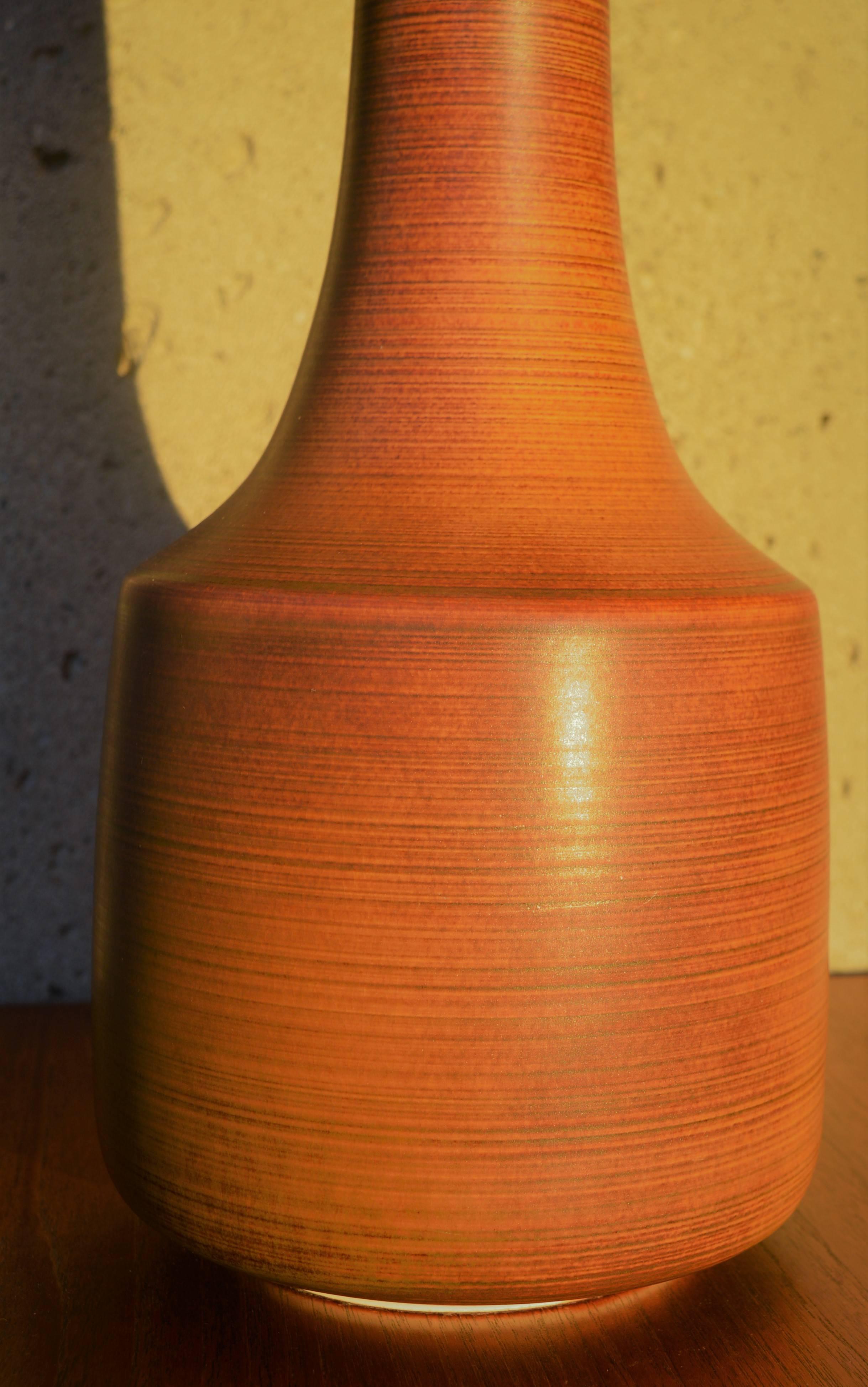 Mid-20th Century Early Lotte & Gunnar Bostlund Caramel Ceramic Lamp with Fibreglass Shade For Sale