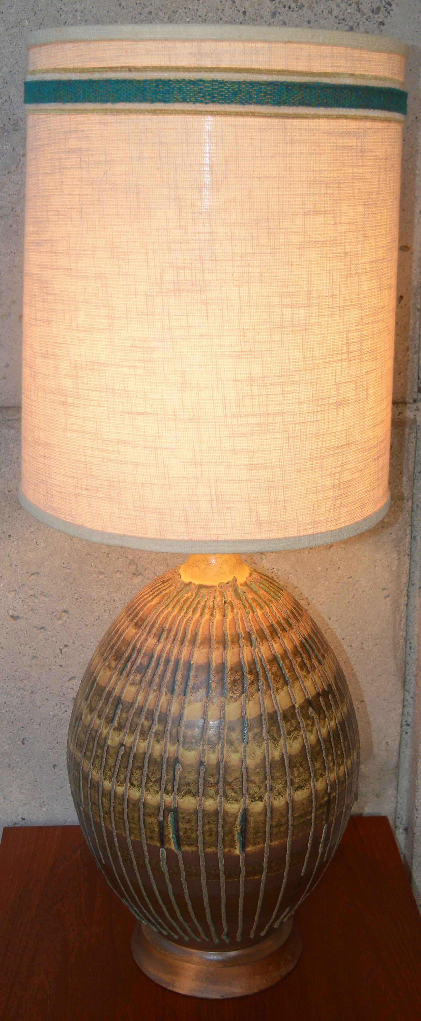North American Large Impact Midcentury Ceramic Lamp in Gold or Turquoise For Sale