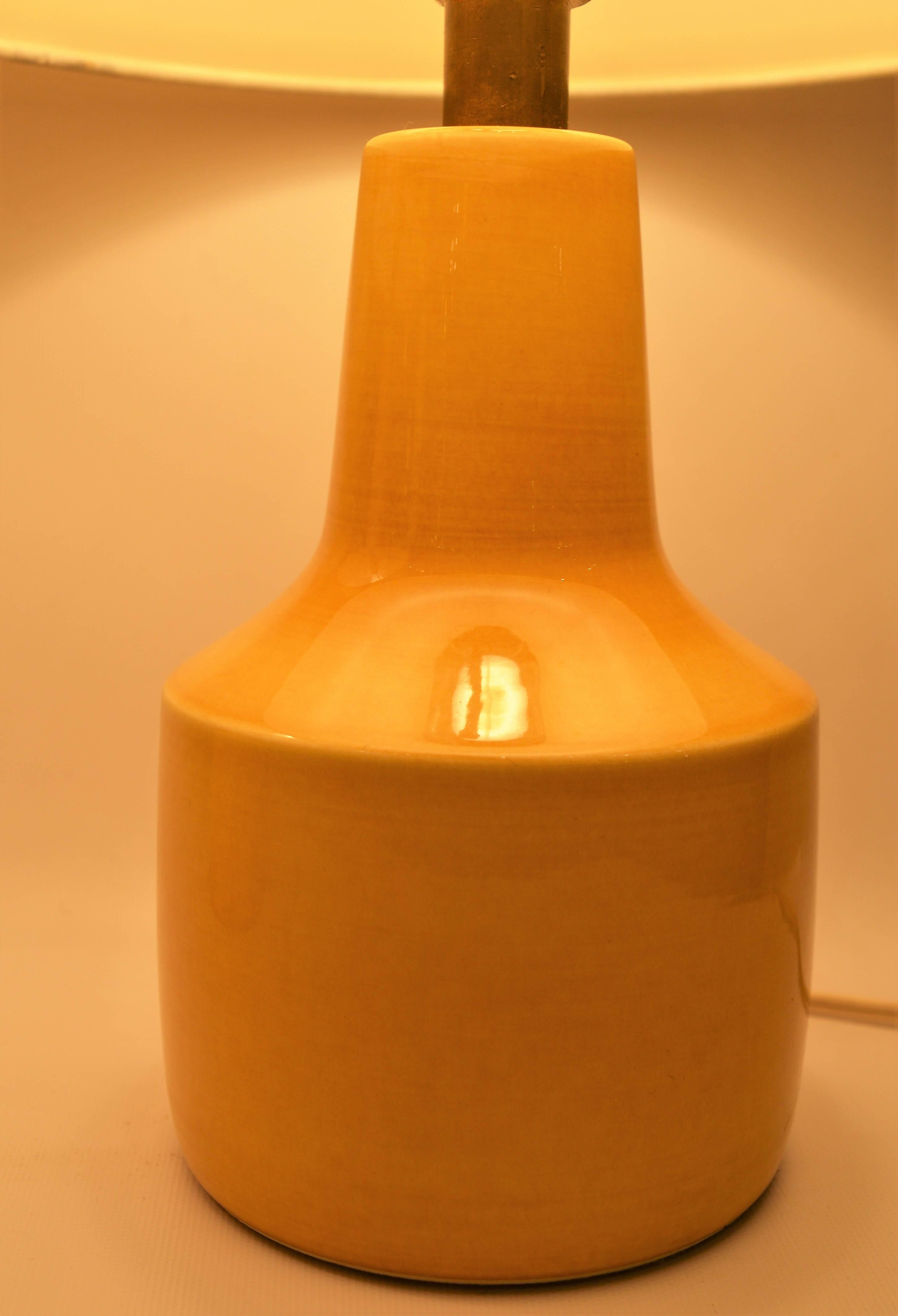 Pair of Small Soft Yellow Lotte and Gunnar Bostlund Ceramic Bedside Lamps In Excellent Condition In New Westminster, British Columbia