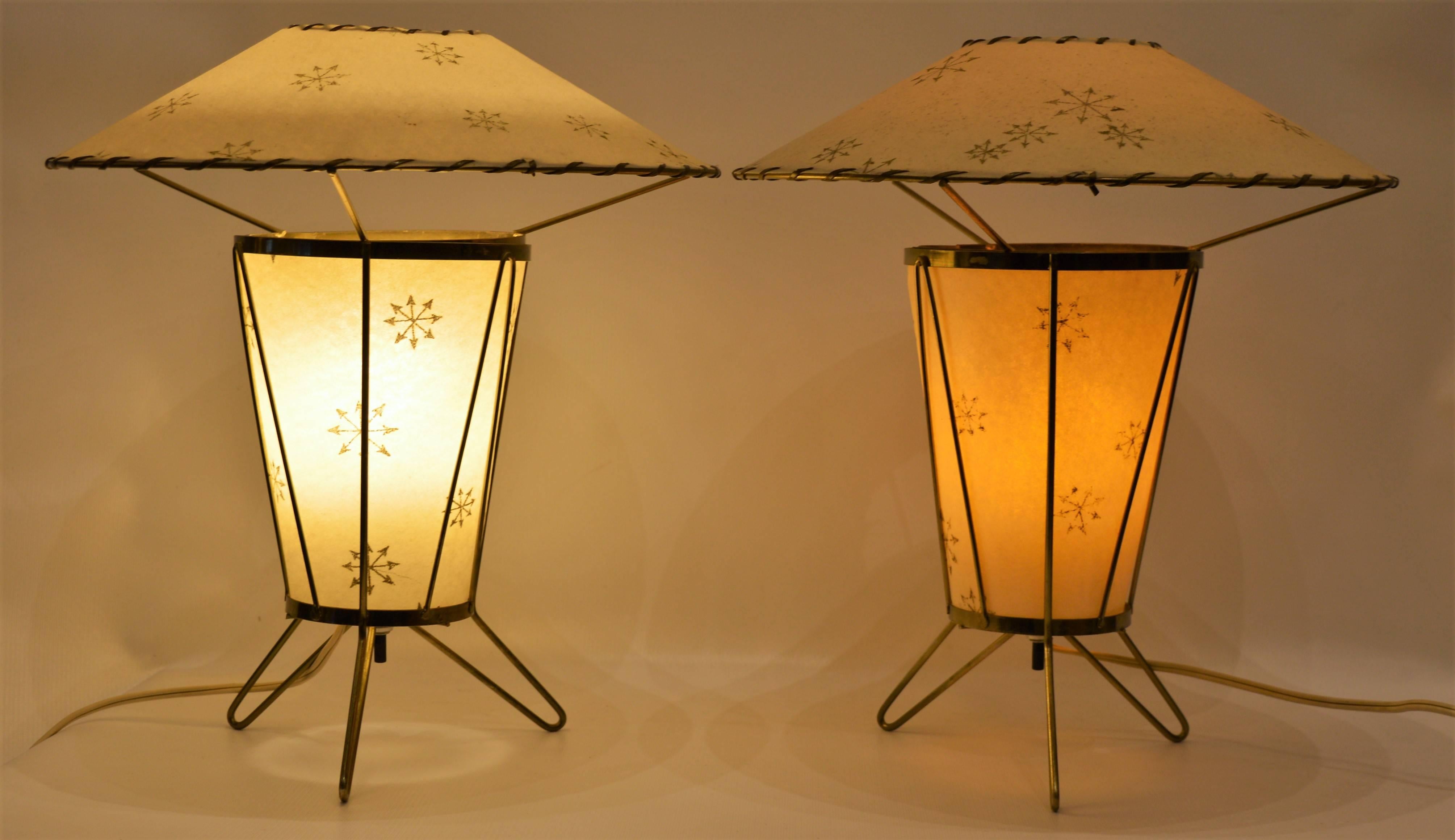 Pair 1950s Atomic Era Fiberglass and Brass Tripod Table Lamps 4