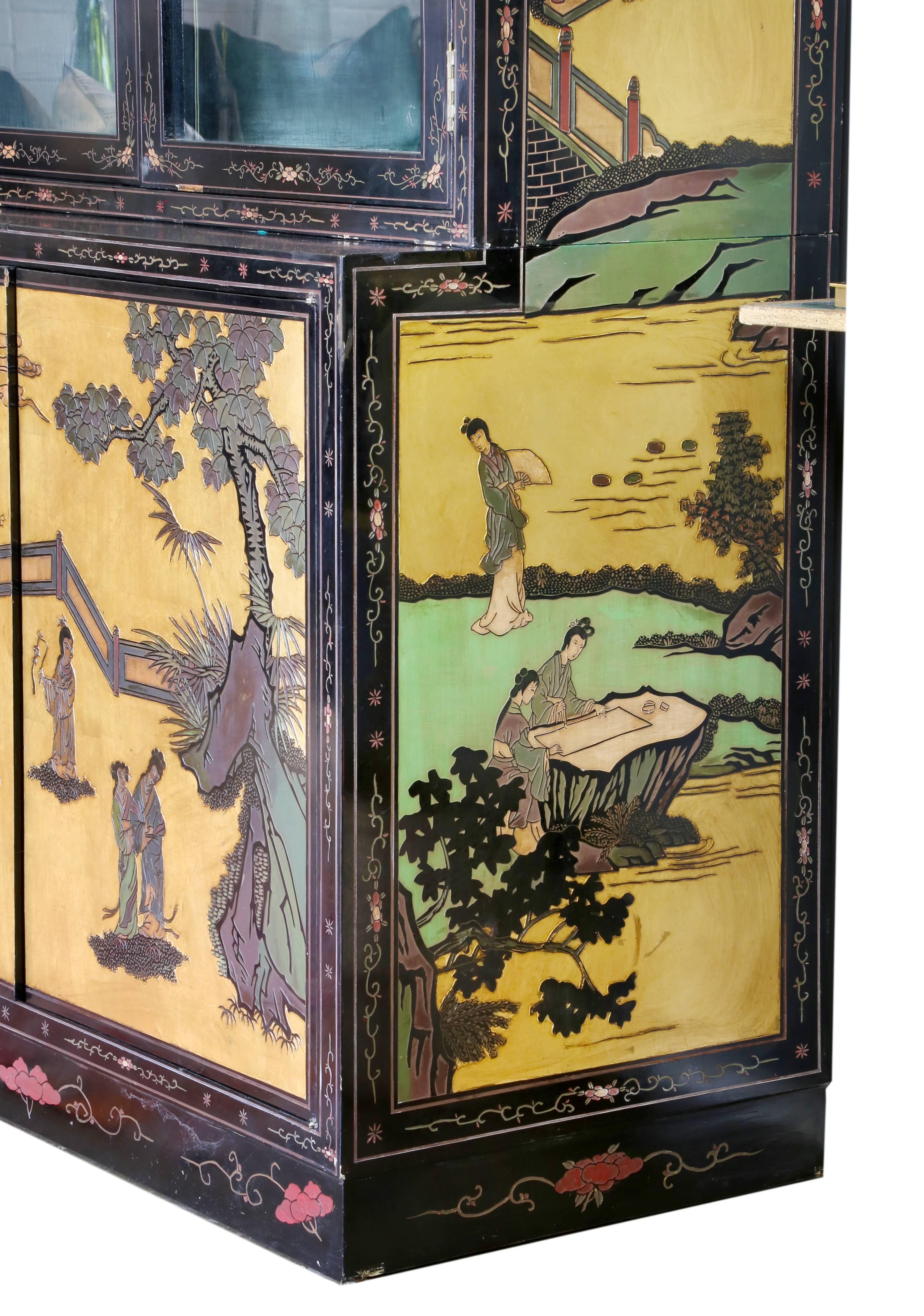 Chinese Coromandel Display Cabinet In Good Condition For Sale In Austin, TX