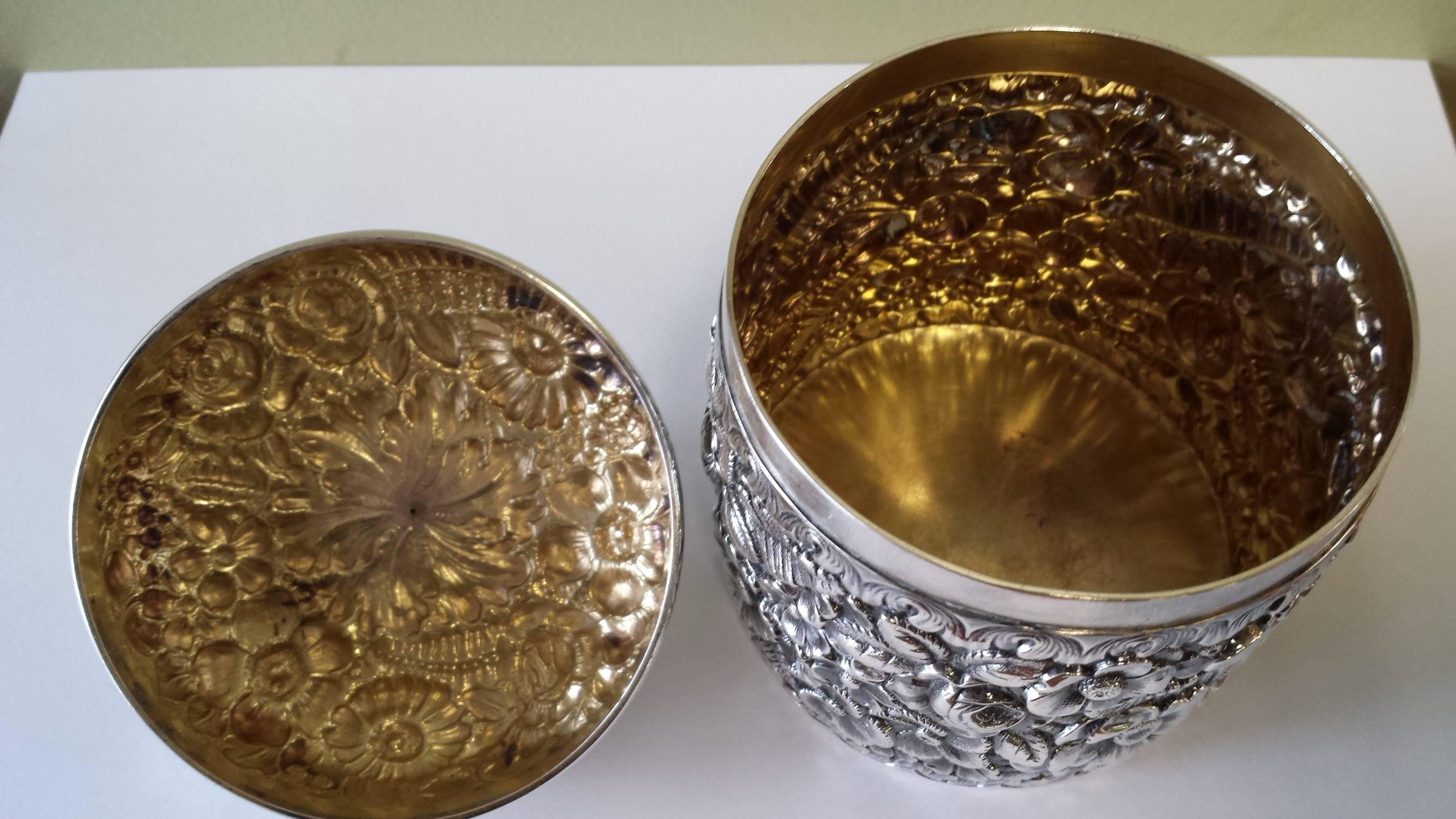 Tiffany Sterling Silver Covered Dresser Jar with a Gilt Interior In Good Condition In Ottawa, Ontario