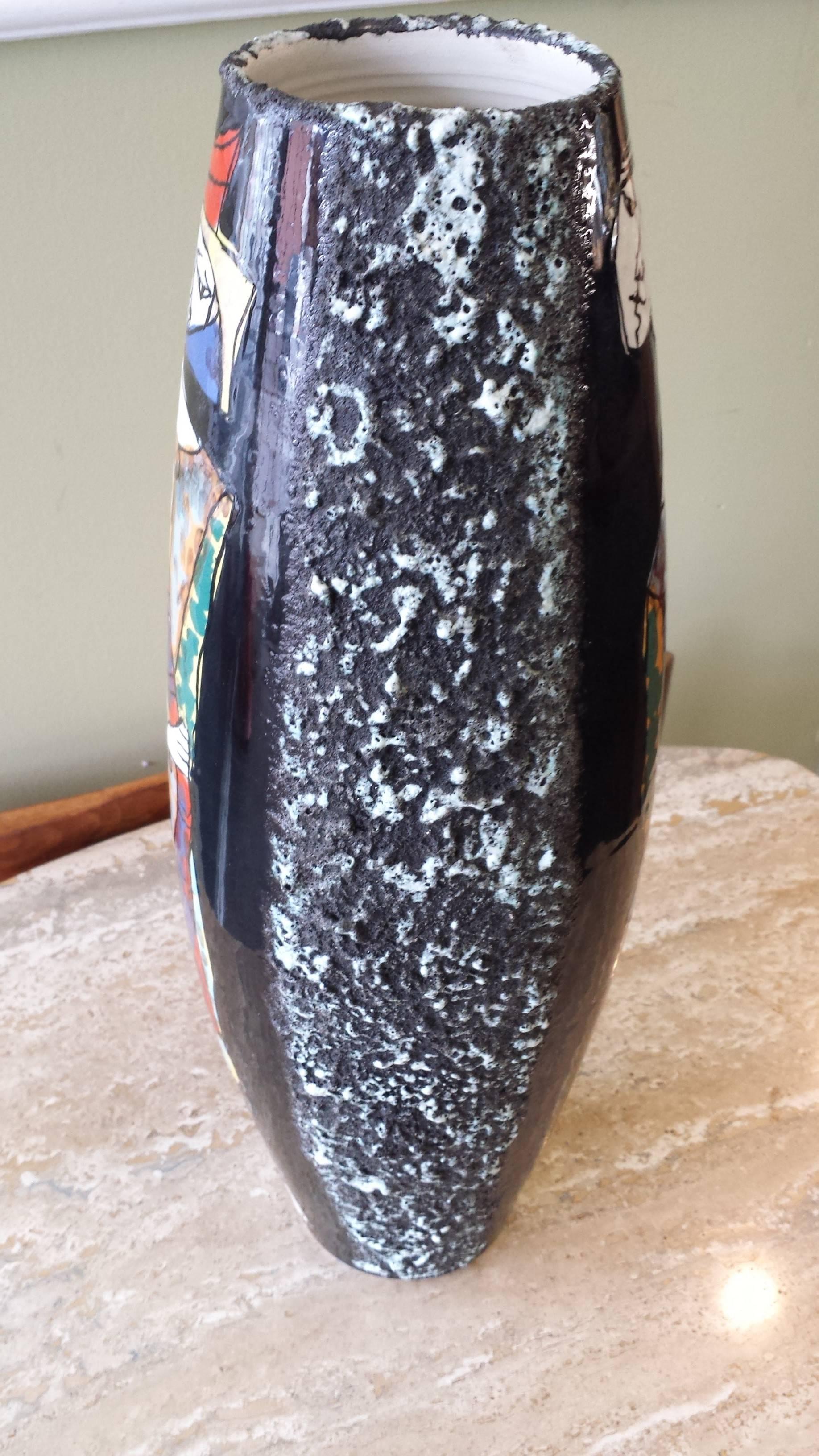 Large 1960s San Marino Italian Art Pottery Raymor Vase  In Good Condition For Sale In Ottawa, Ontario