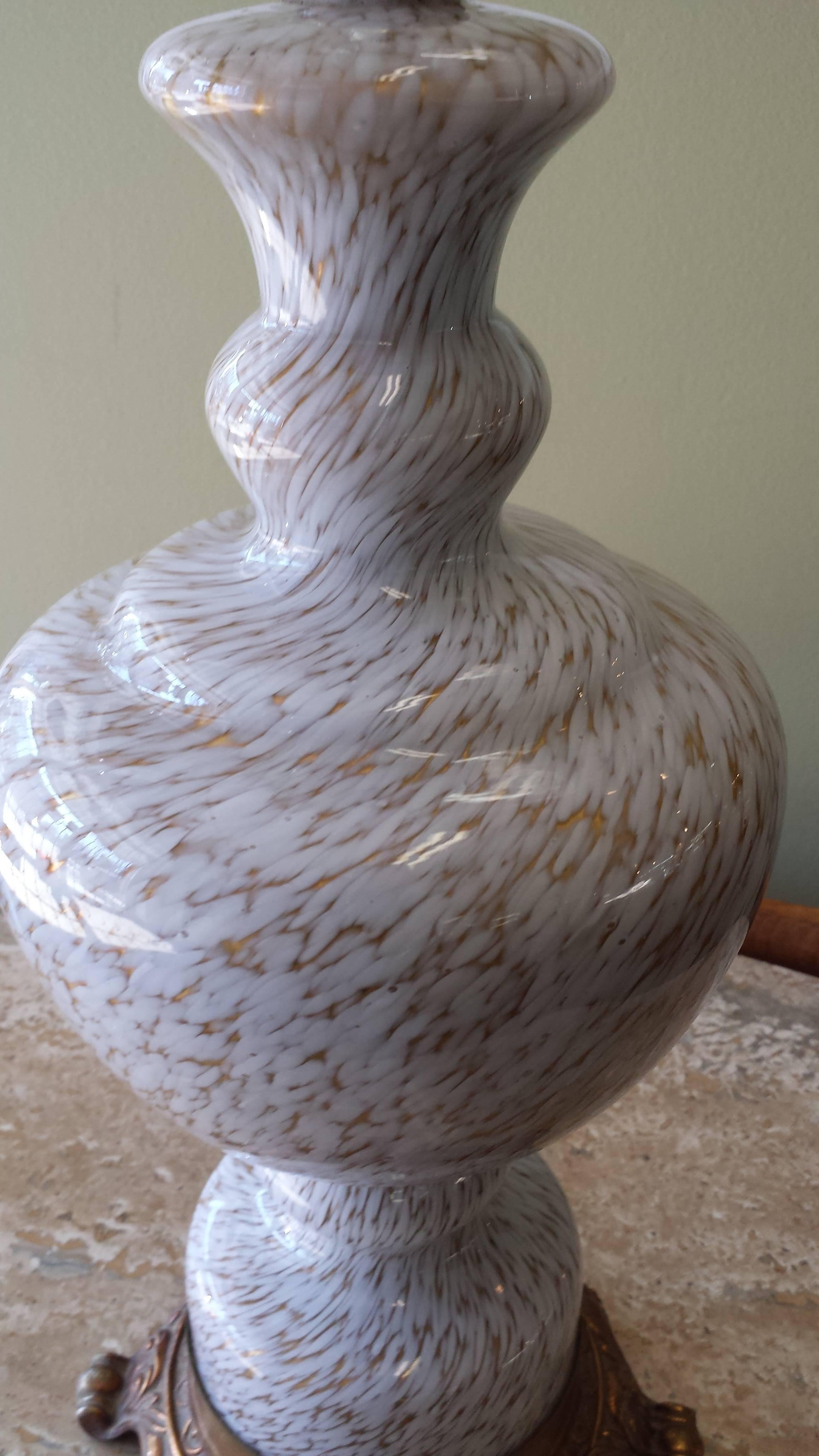 Murano Gold and White Swirl Glass Table Lamp In Good Condition For Sale In Ottawa, Ontario