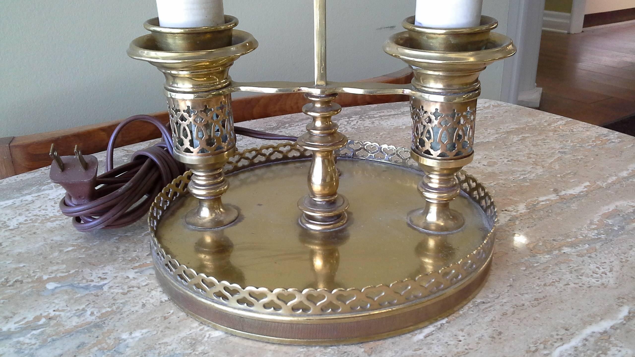 Brass Double Light Desk/Banquet Lamp, Metal Shade Heart Pierced Round Gallery In Good Condition For Sale In Ottawa, Ontario