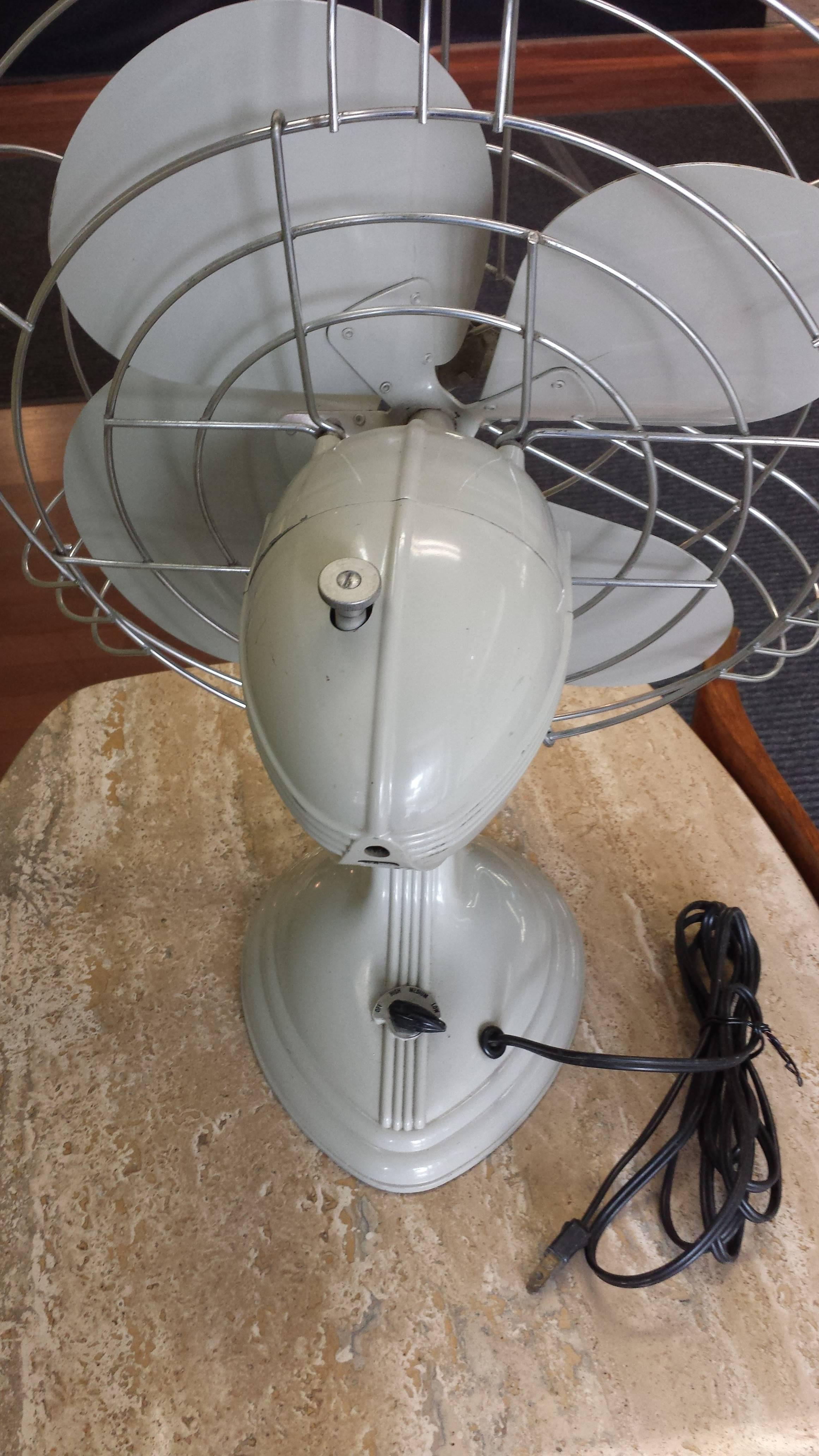 Canadian Robbins & Myers Mid-Century Electric Three-Speed Industrial Table Fan, 1950s