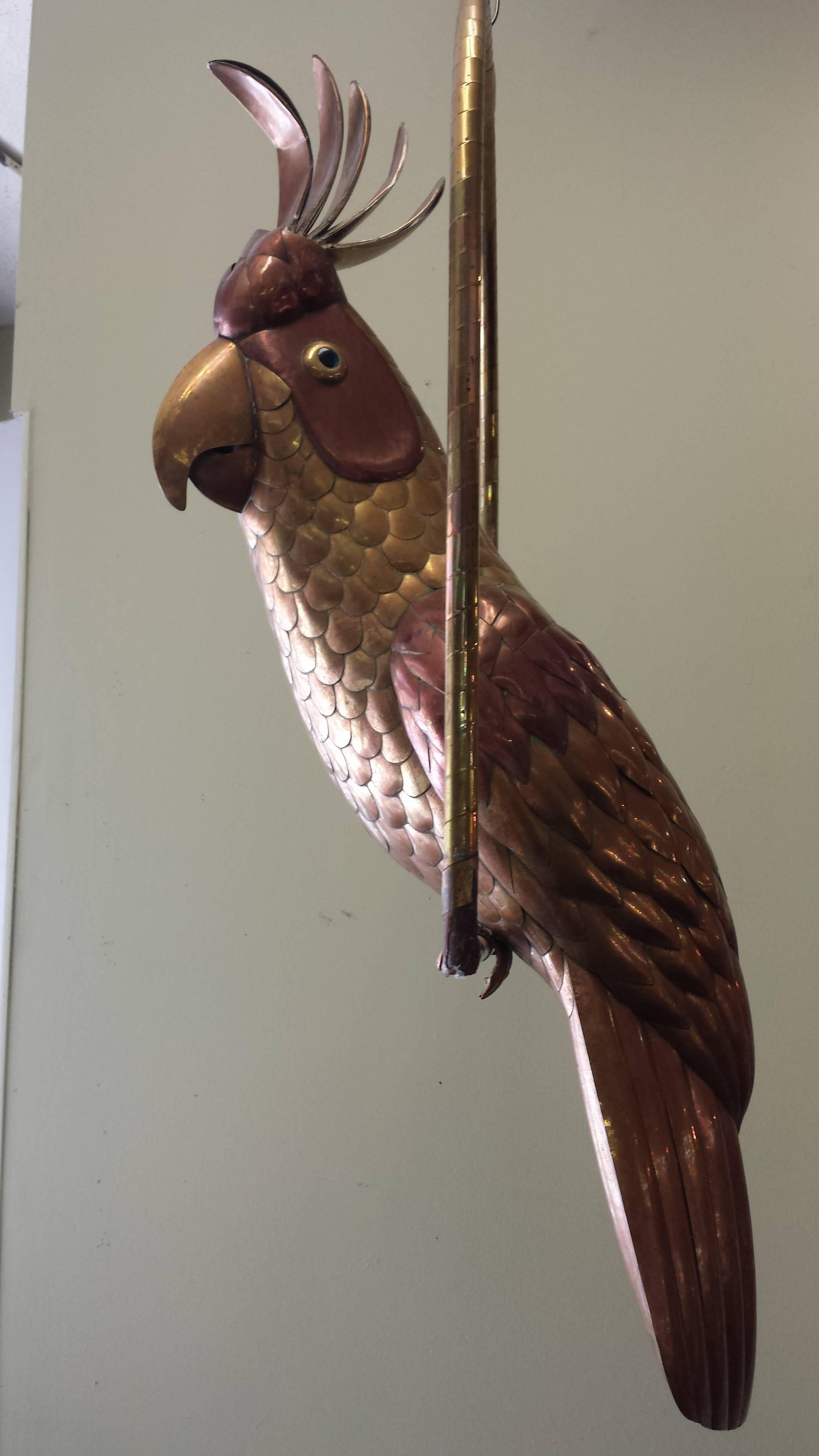 A large brass and copper cockatoo by Sergio Bustamante, 1960s, sculpted cockatoo on perch by Mexican artist Sergio Bustamante, nice large-scale and craftsmanship in its original mixed metals patina, on a swing perch. The cockatoo measures 30"