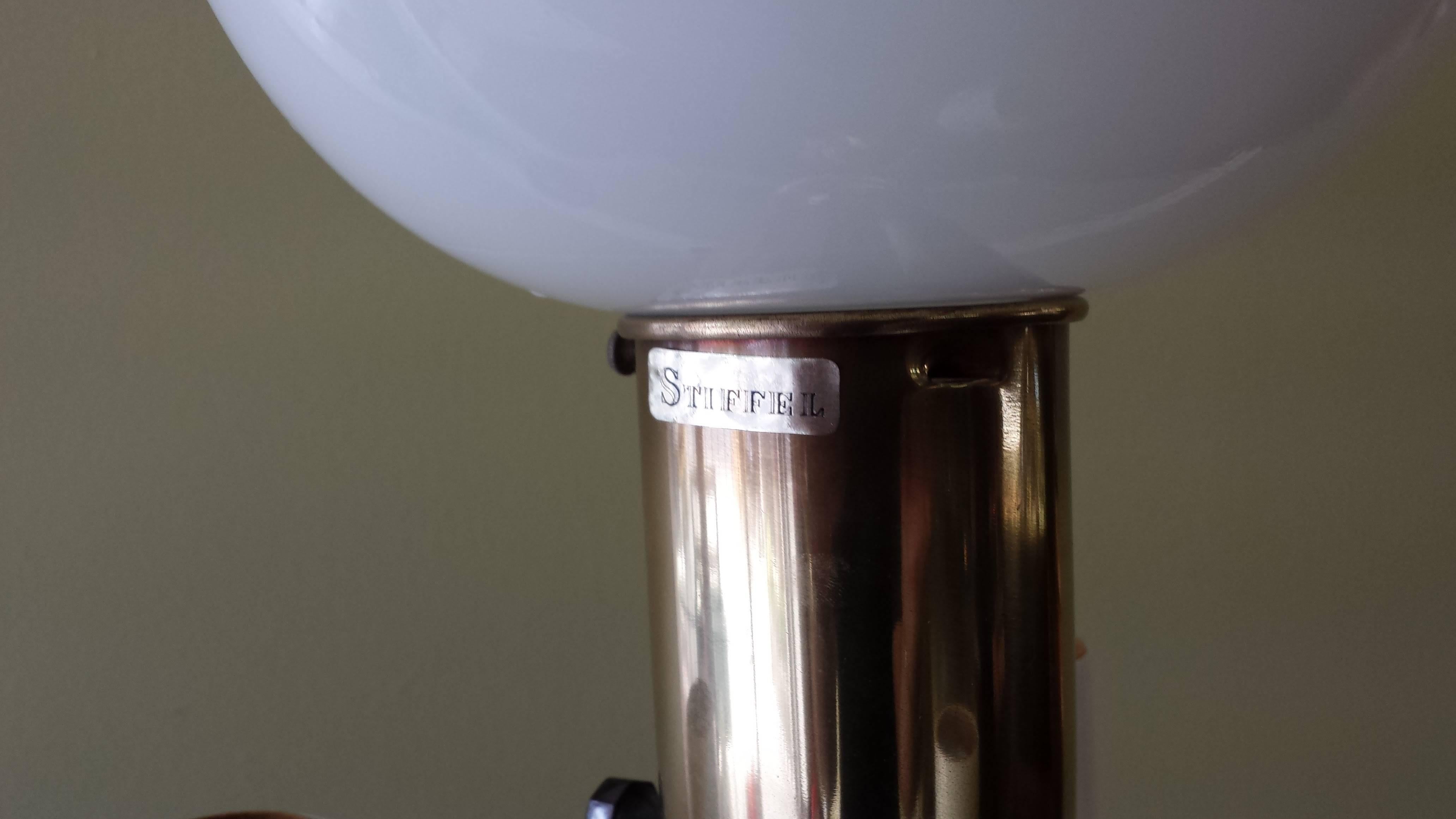 Stehlampe mit drei Leuchten von Stiffel, sechseckiger Sockel und vergoldetem Messing, 1960er Jahre (Moderne der Mitte des Jahrhunderts) im Angebot