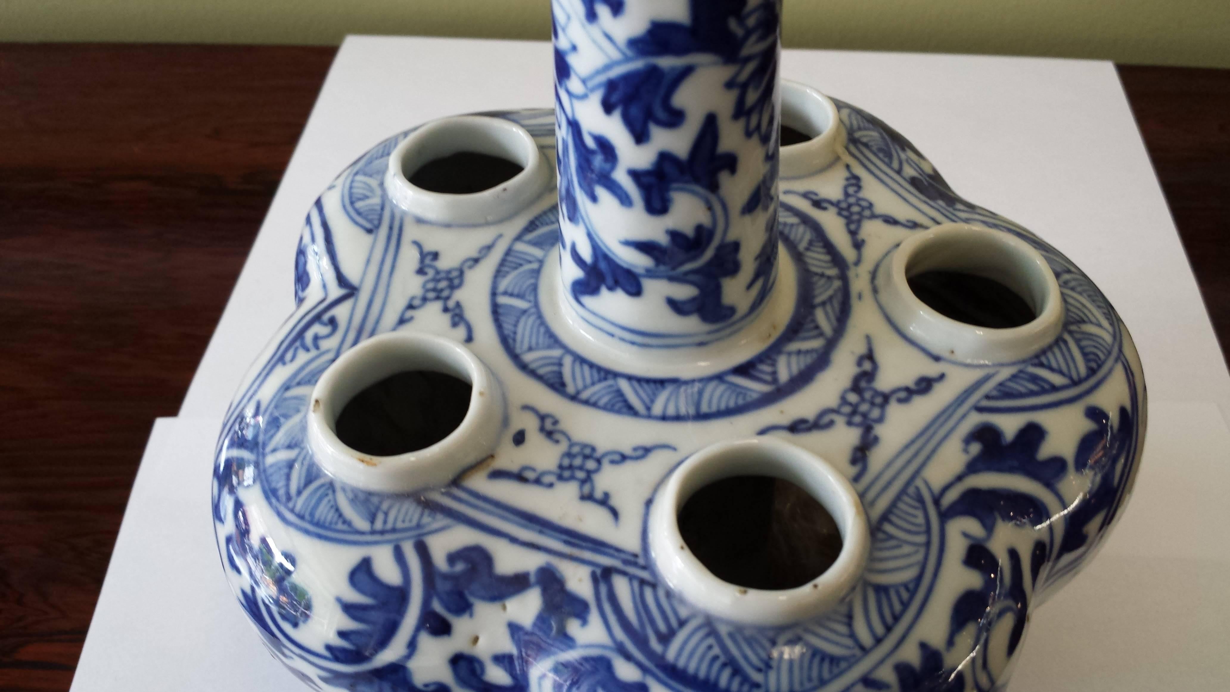 Meiji Chinese Blue and White Tulip/Crocus, Flower Vase, 19th Century