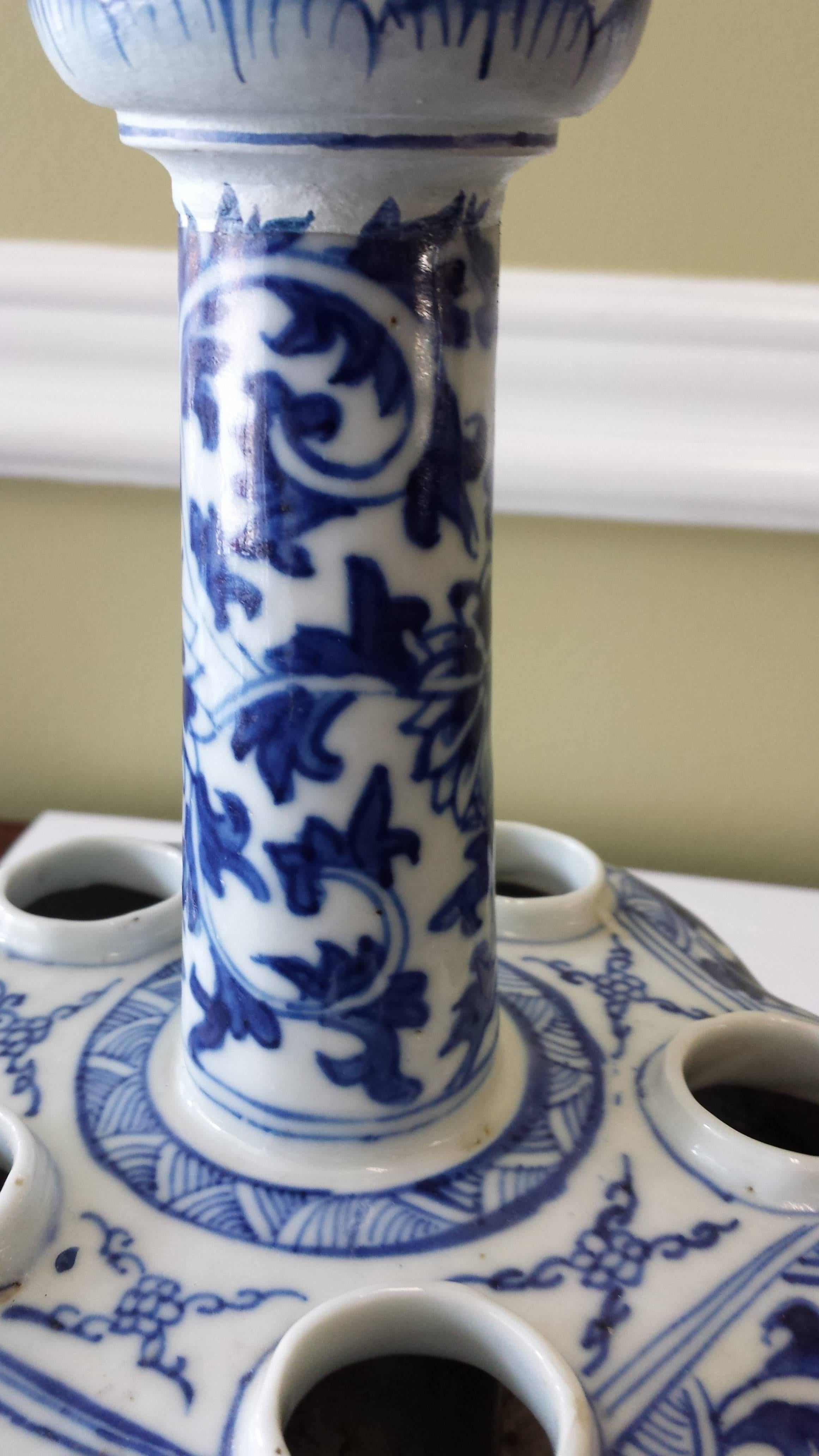 Chinese Blue and White Tulip/Crocus, Flower Vase, 19th Century In Fair Condition In Ottawa, Ontario