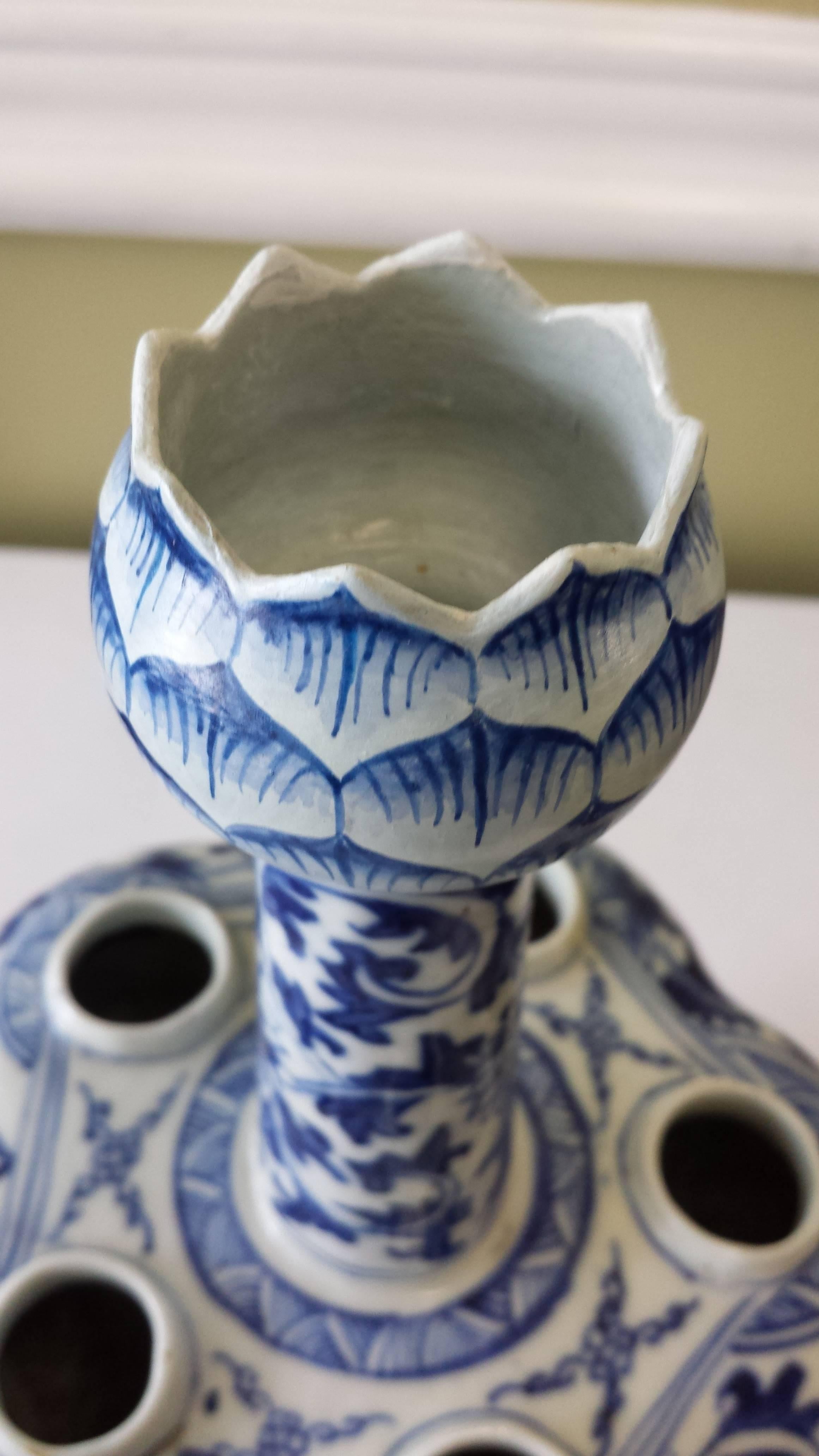 Porcelain Chinese Blue and White Tulip/Crocus, Flower Vase, 19th Century
