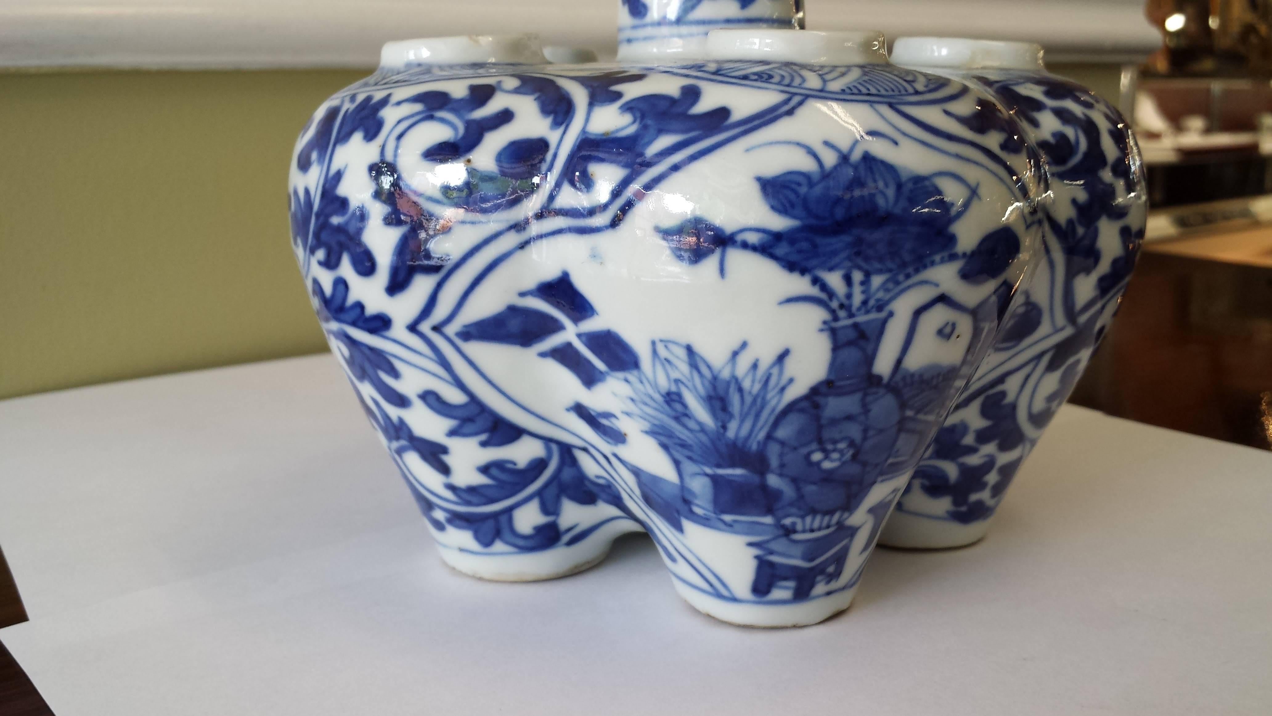 Chinese Blue and White Tulip/Crocus, Flower Vase, 19th Century 2