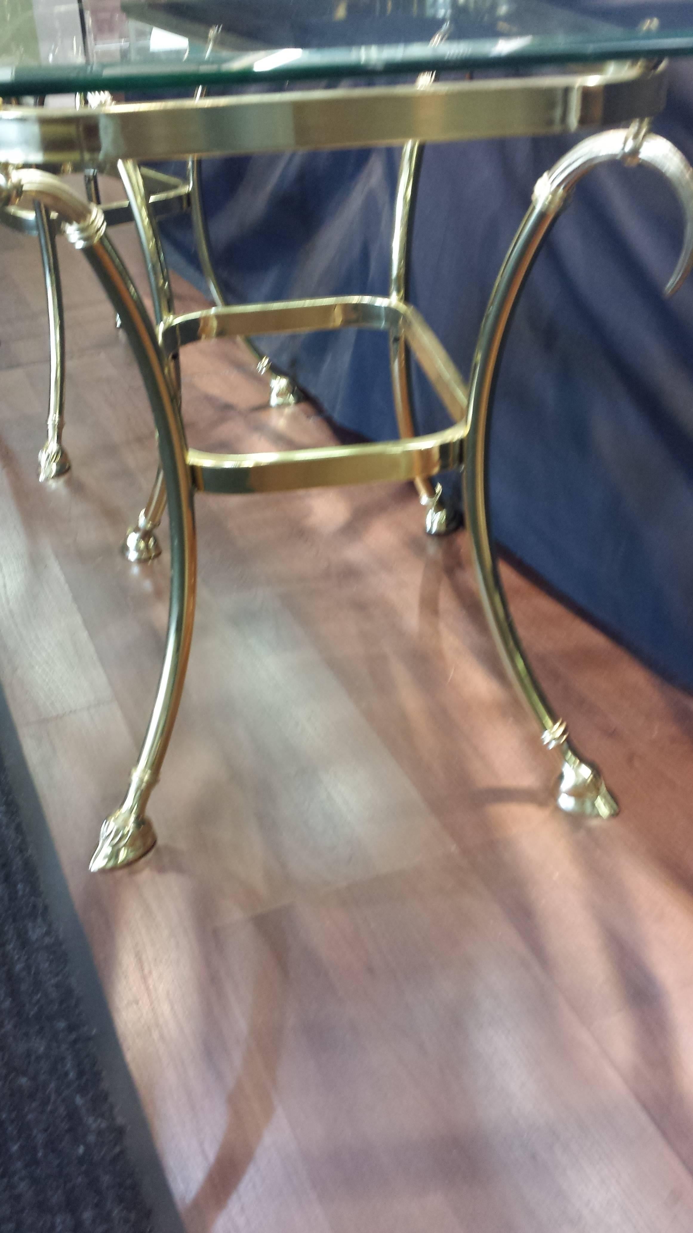 Pair of Hollywood Regency Brass and Glass Side Tables In Good Condition For Sale In Ottawa, Ontario