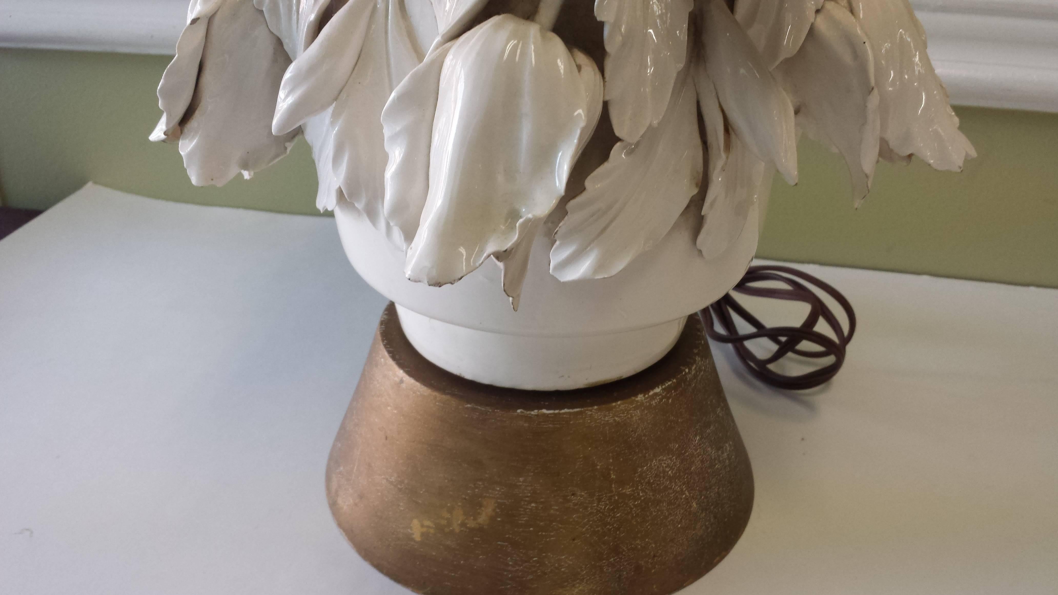 Mid-Century Modern Italian White Ceramic Tulip Cluster Table  Lamp, circa 1950s For Sale