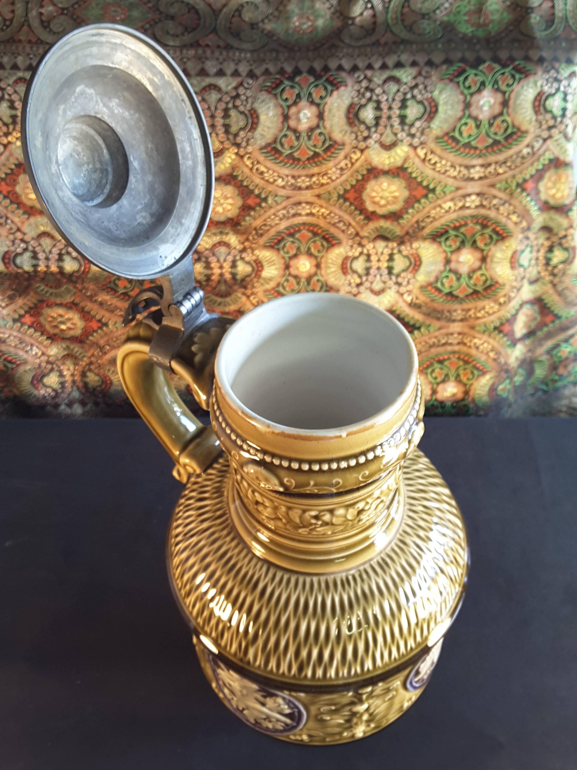 Majolica Caraffa da vino in maiolica con montatura in stile rinascimentale, 1880 ca. in vendita