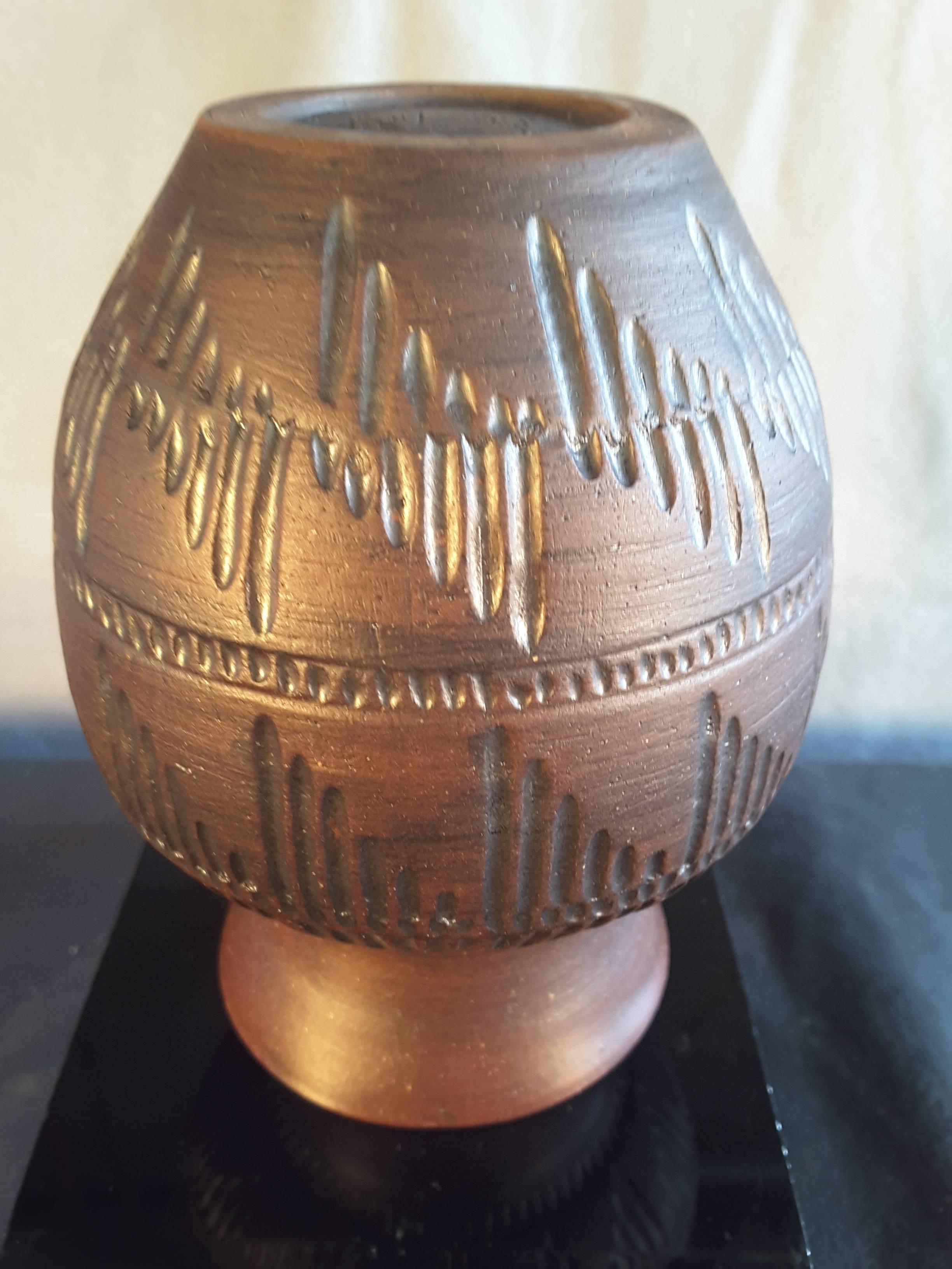 Six Nations Native American Pottery Vase mit gelber Innenseite/brauner Außenseite (Indigene Kunst (Nord-/Südamerika)) im Angebot