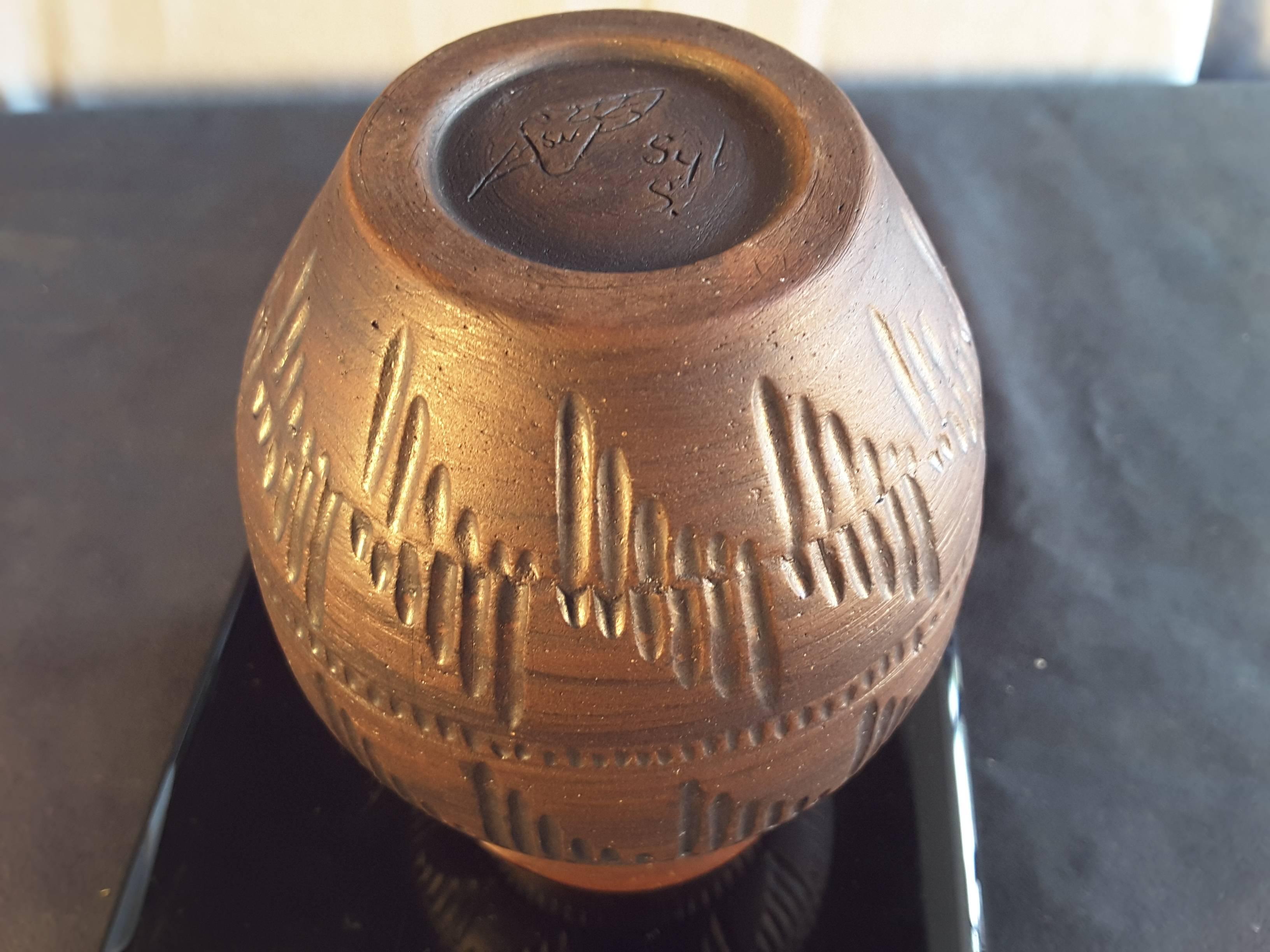 Six Nations Native American Pottery Vase with Yellow Interior/Brown Exterior For Sale 1