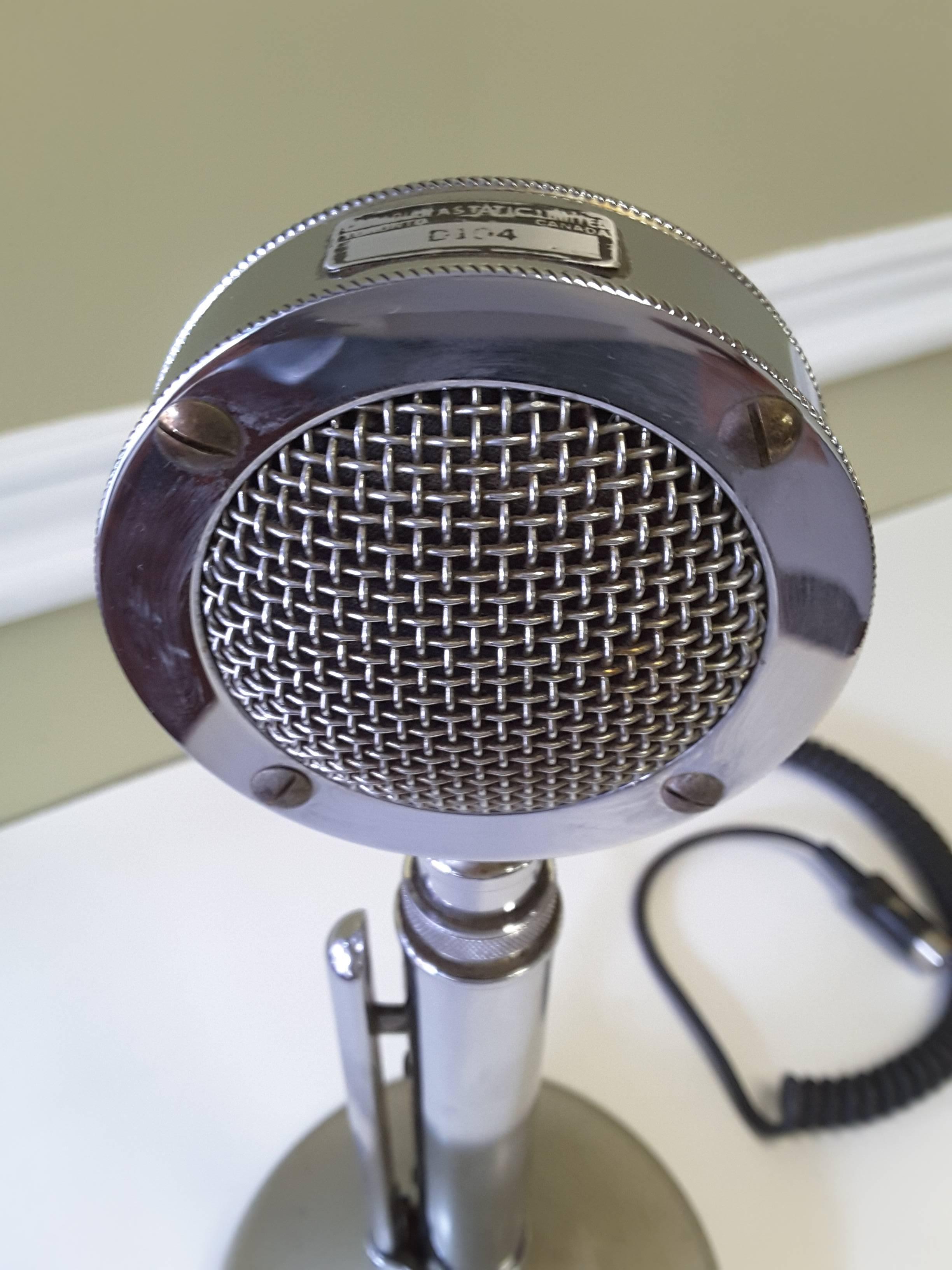 Mid-Century Modern Chrome Tabletop Microphone by Astatic Ltd In Good Condition In Ottawa, Ontario