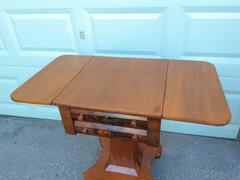 Neoclassical American Empire Drop-Leaf Side Table in Mahogany, circa 1830-1840